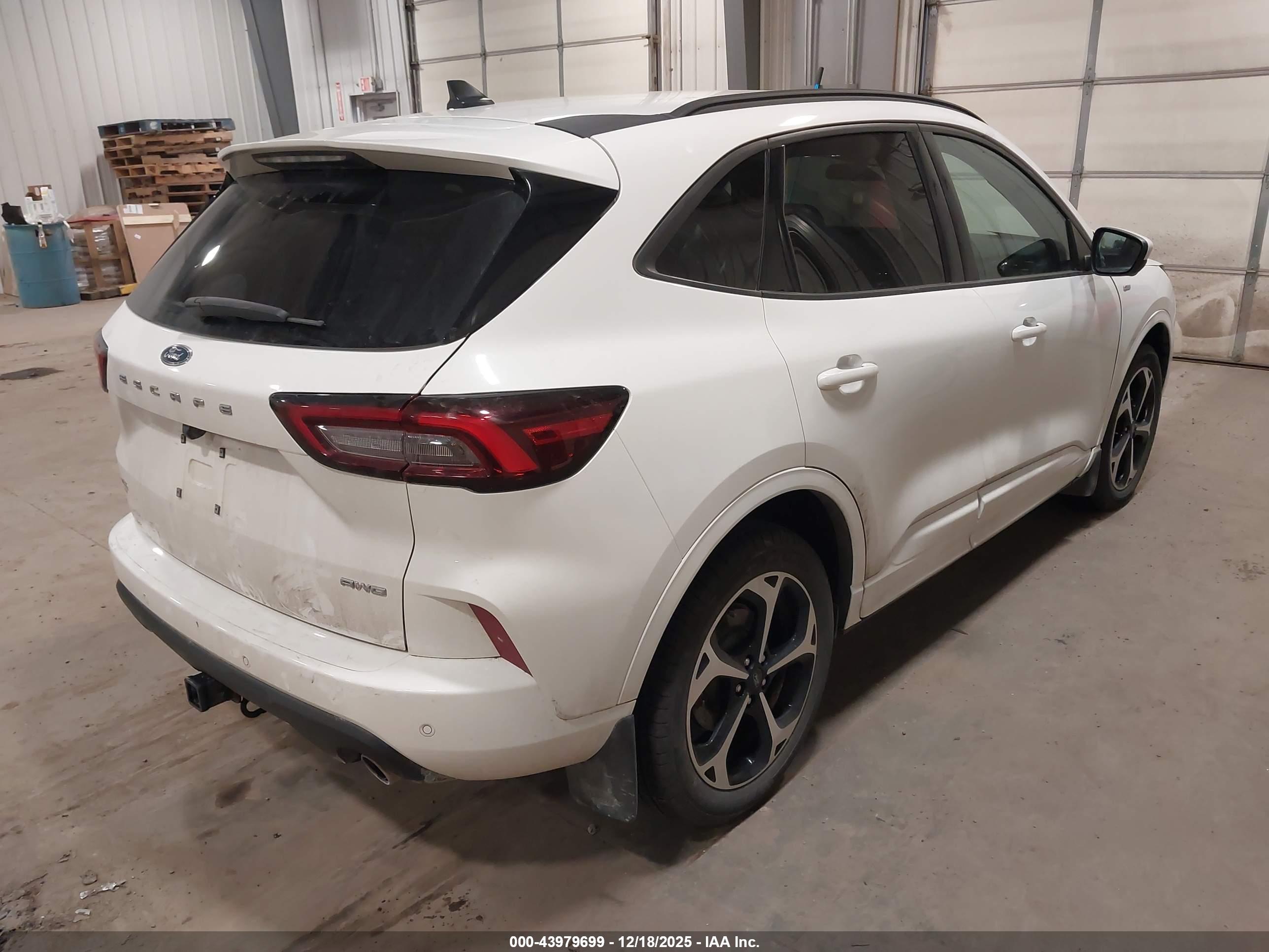 FORD ESCAPE image 4
