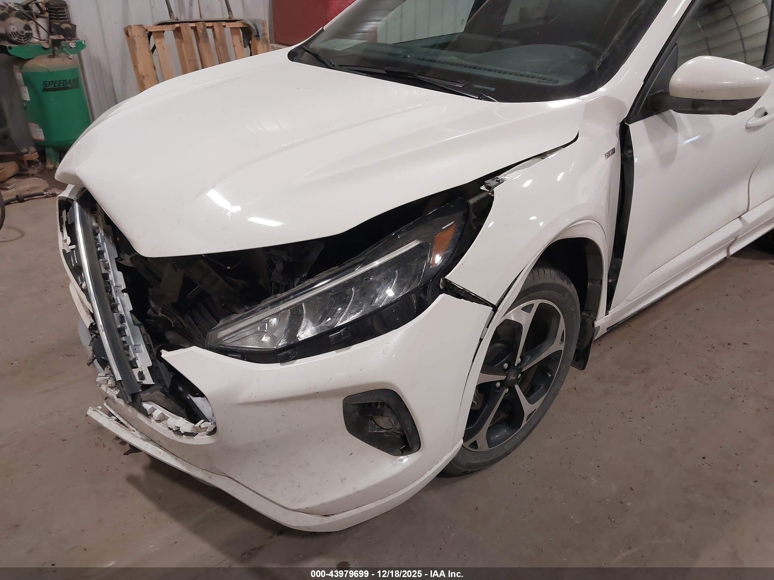 FORD ESCAPE image 6