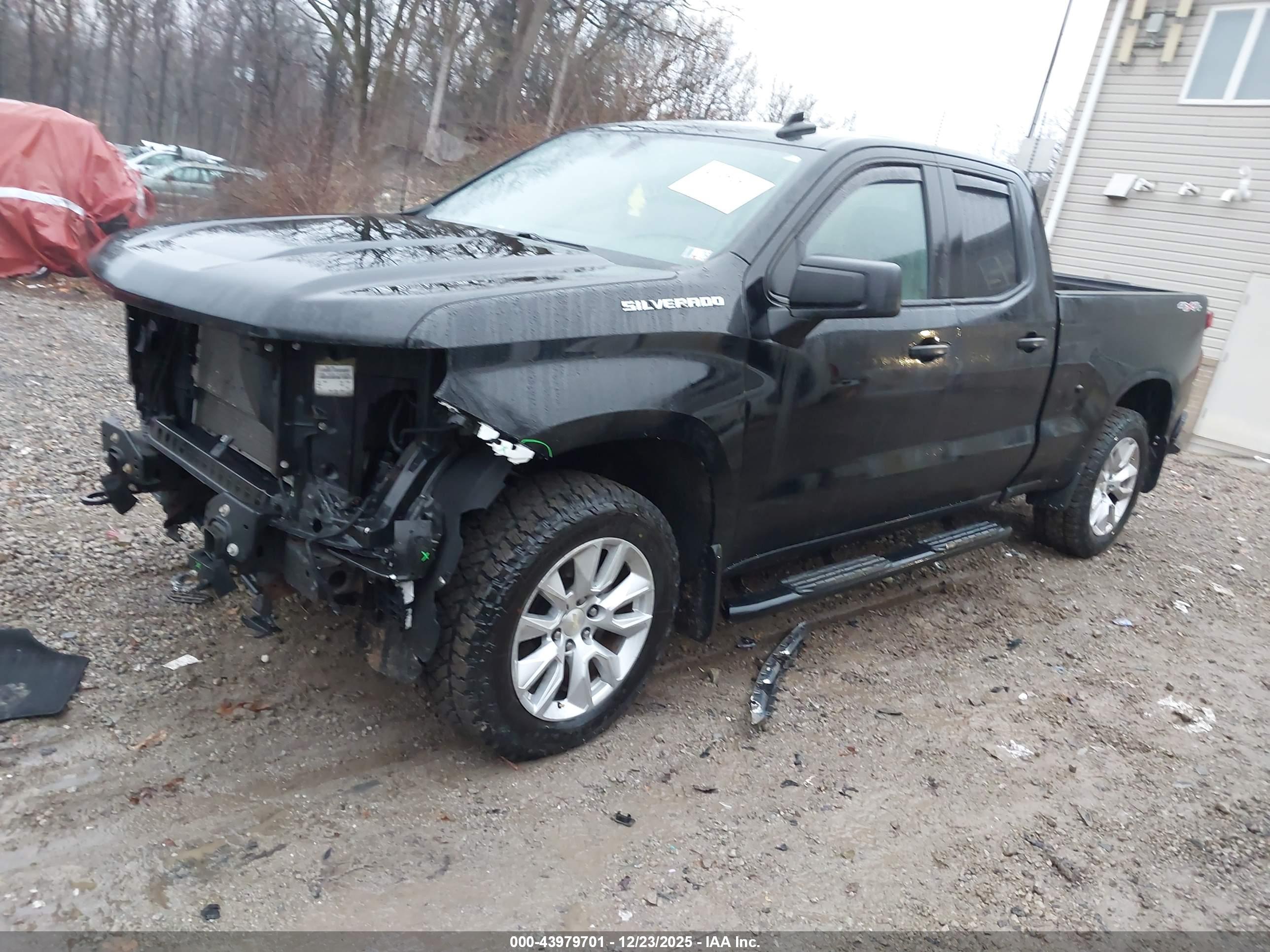 CHEVROLET SILVERADO image 2