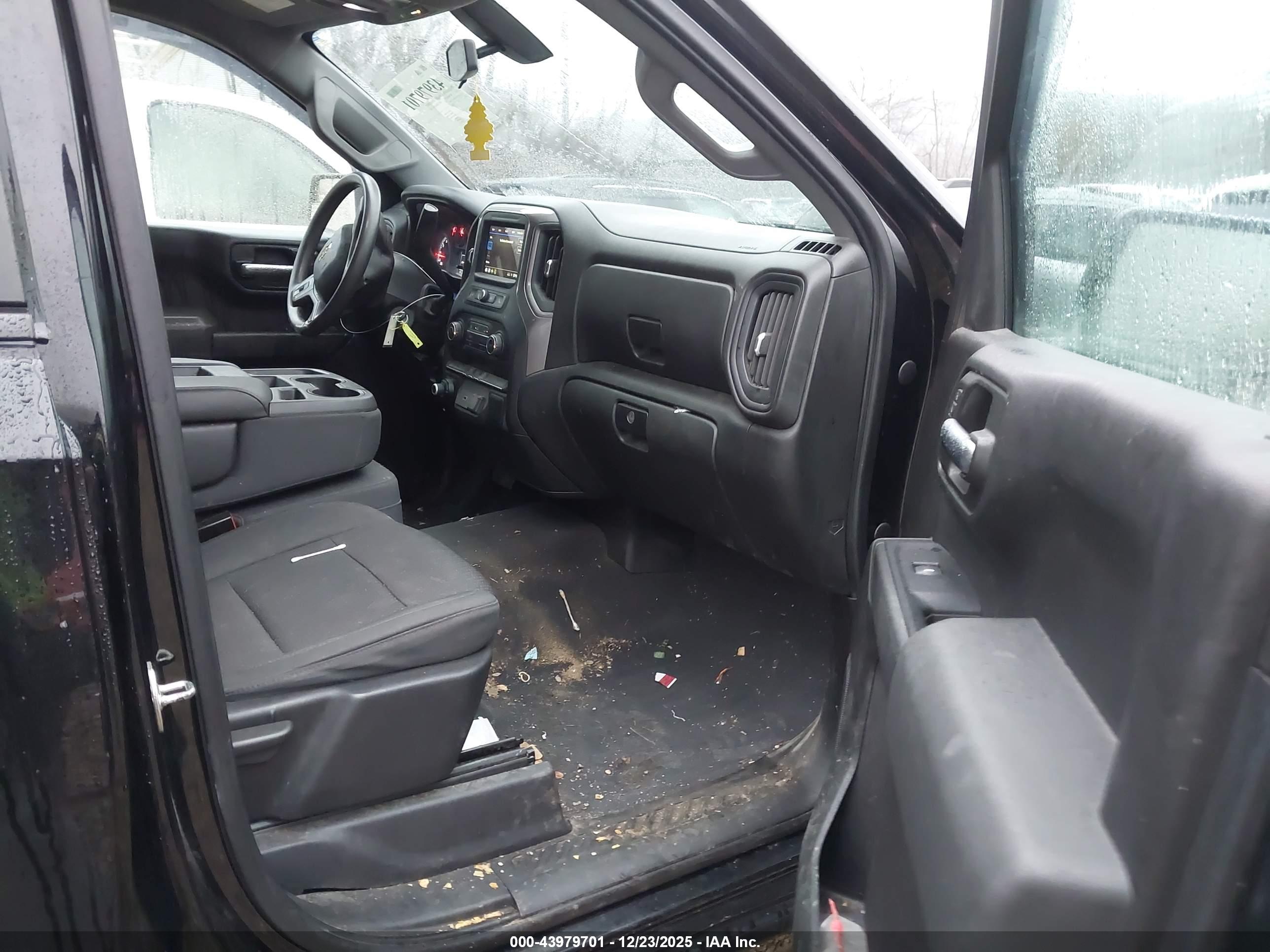 CHEVROLET SILVERADO image 5
