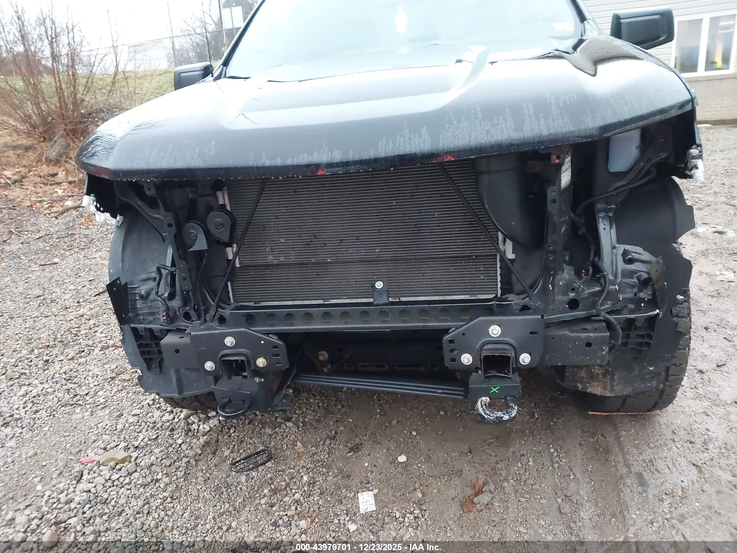 CHEVROLET SILVERADO image 6