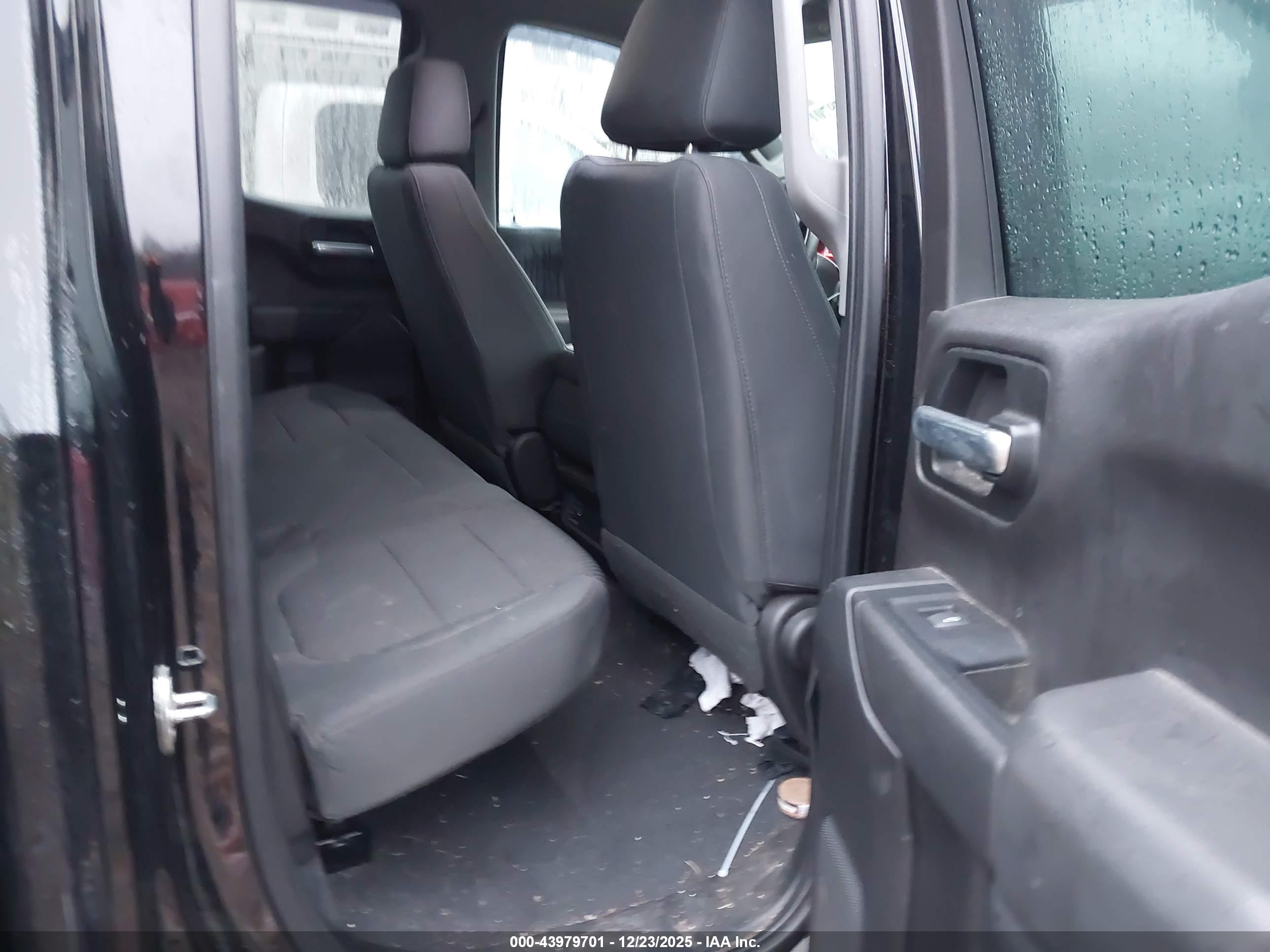 CHEVROLET SILVERADO image 8