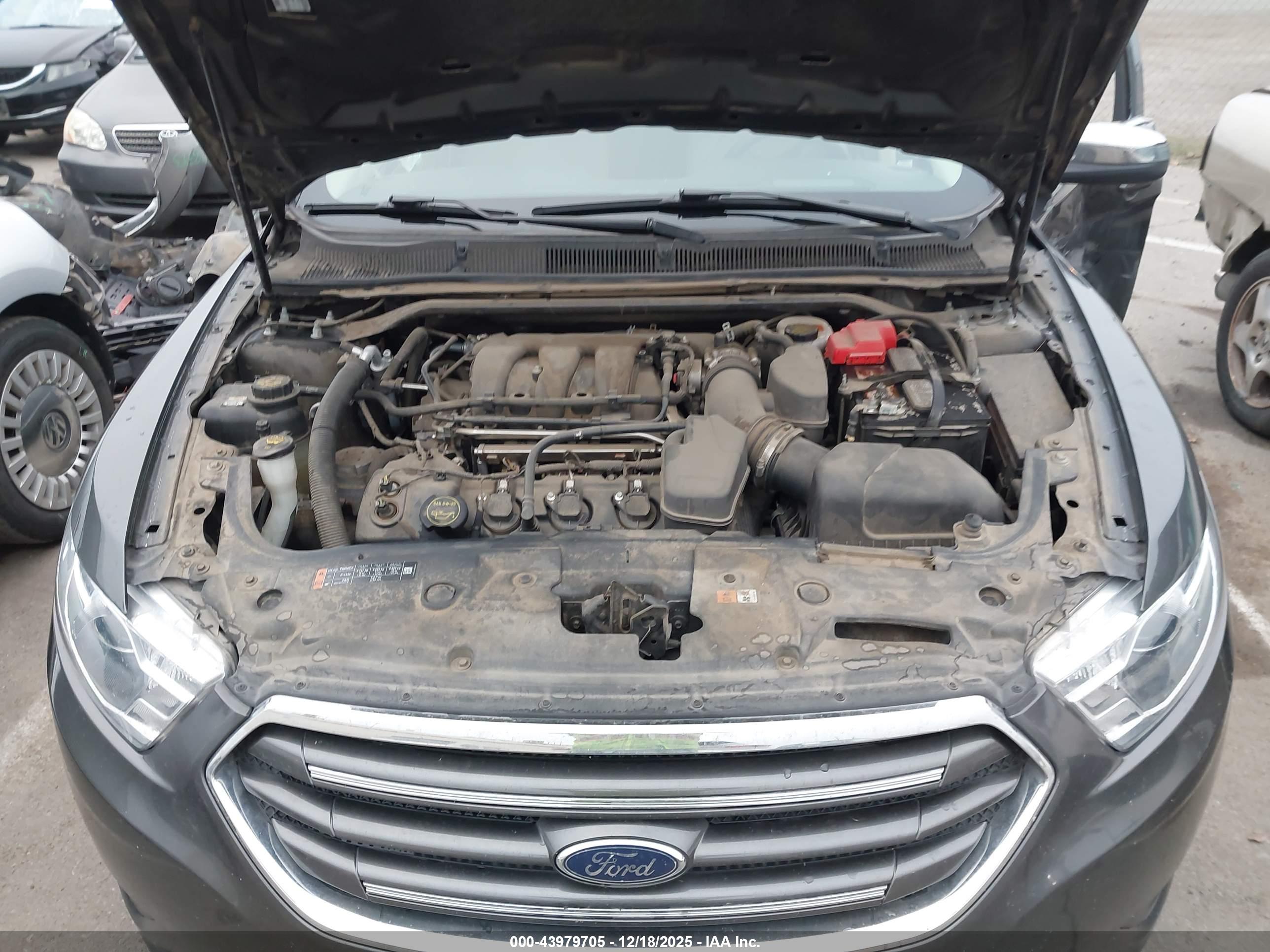 FORD TAURUS image 10