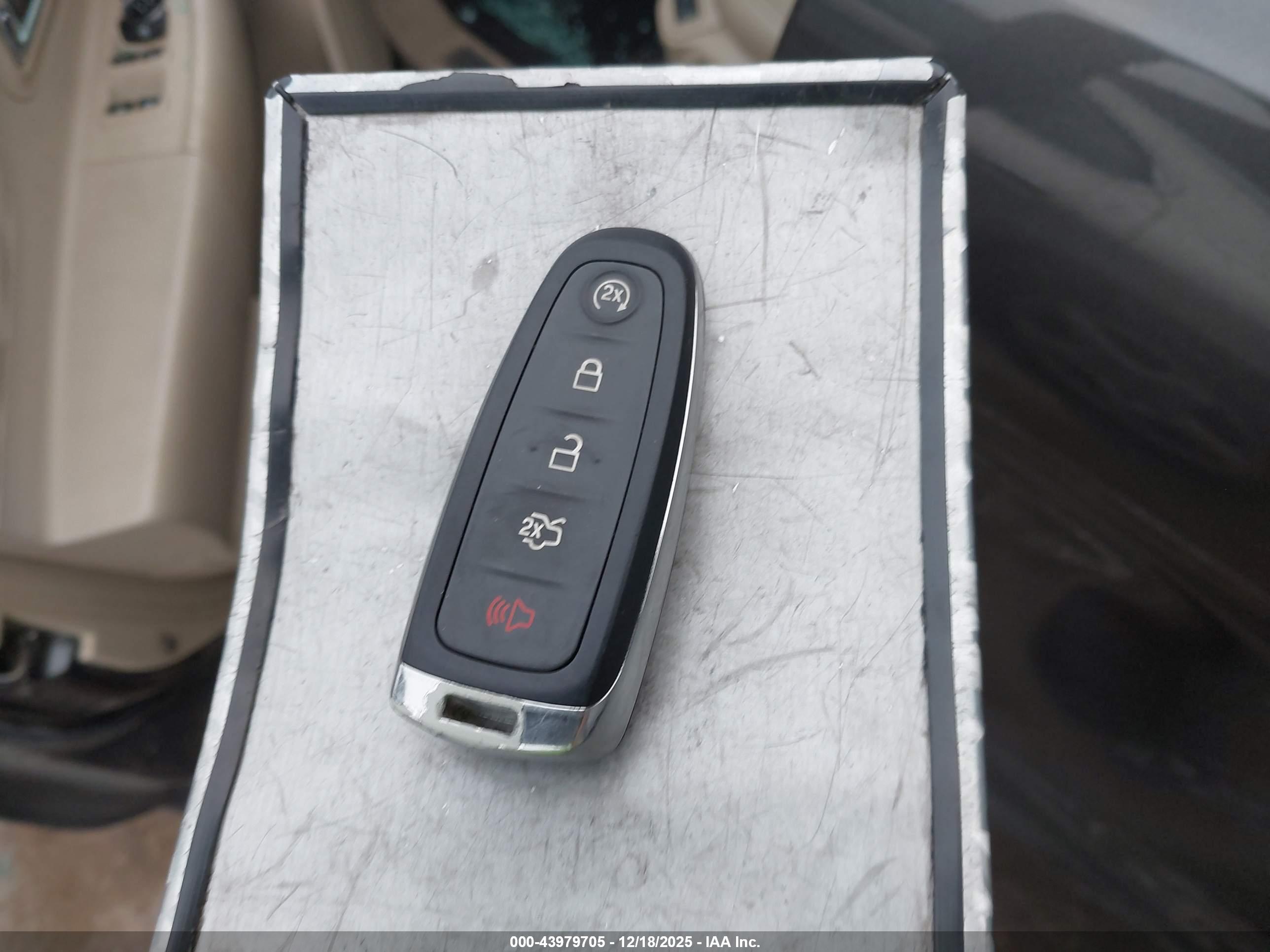 FORD TAURUS image 11