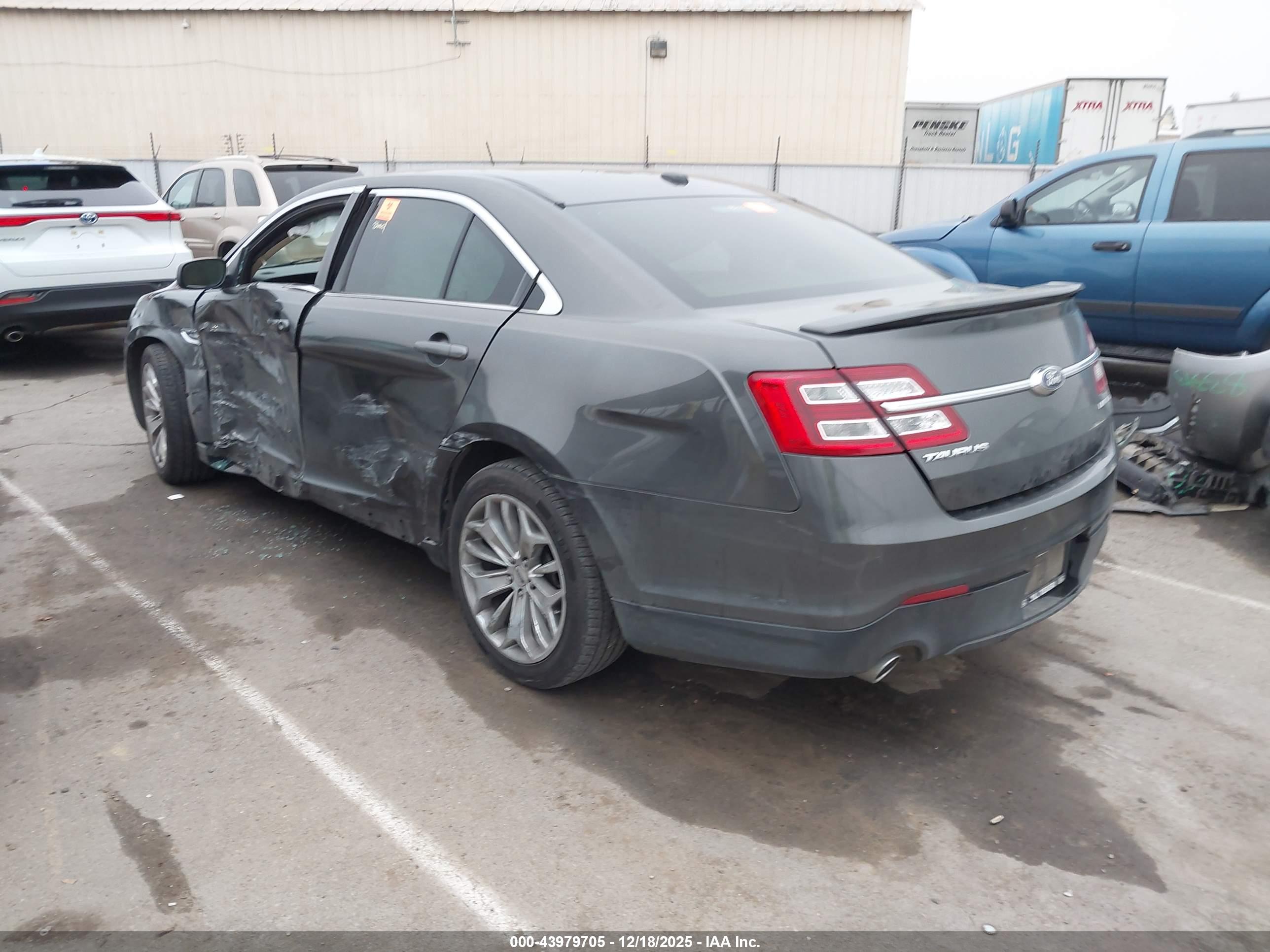 FORD TAURUS image 3