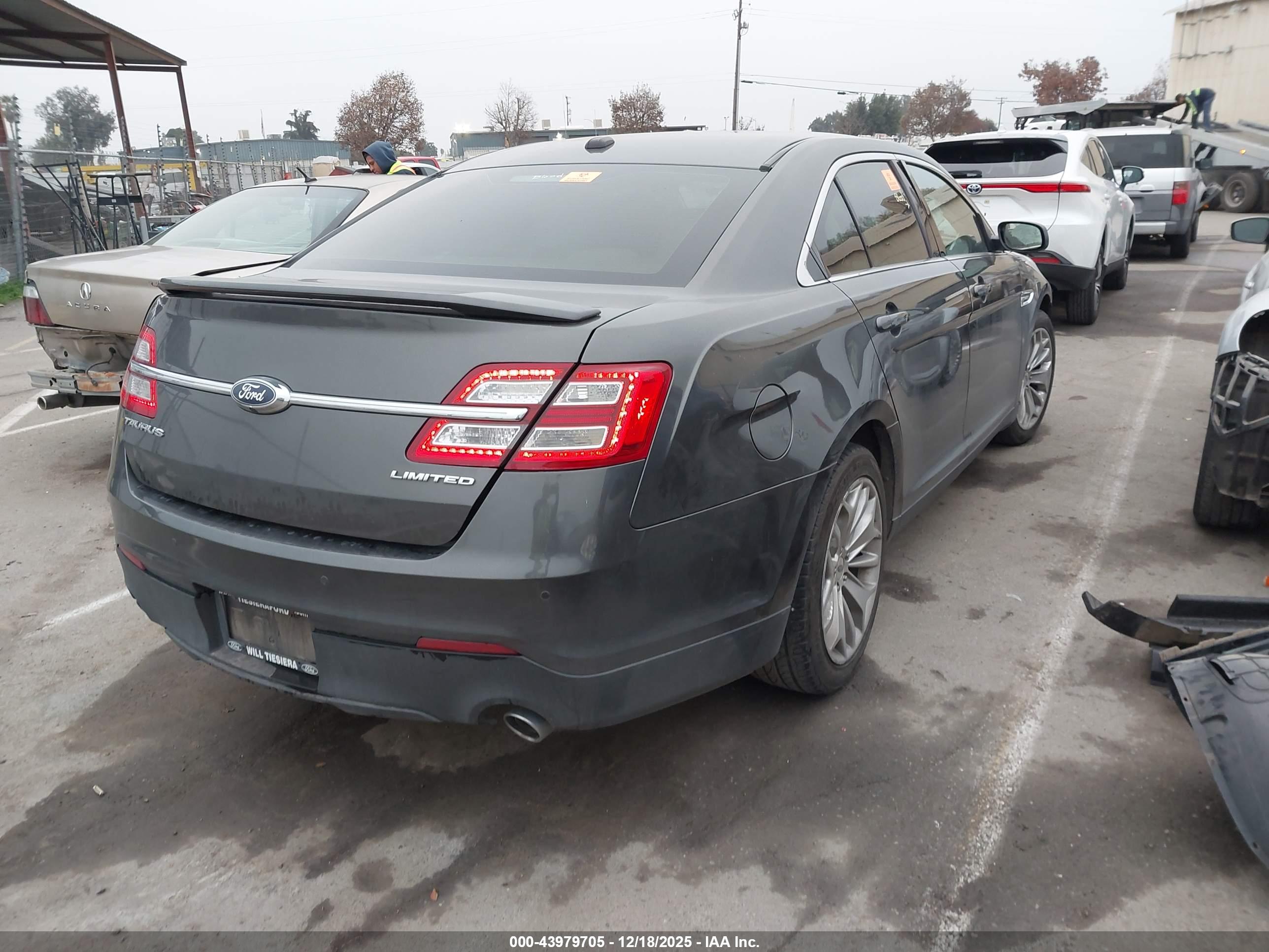 FORD TAURUS image 4