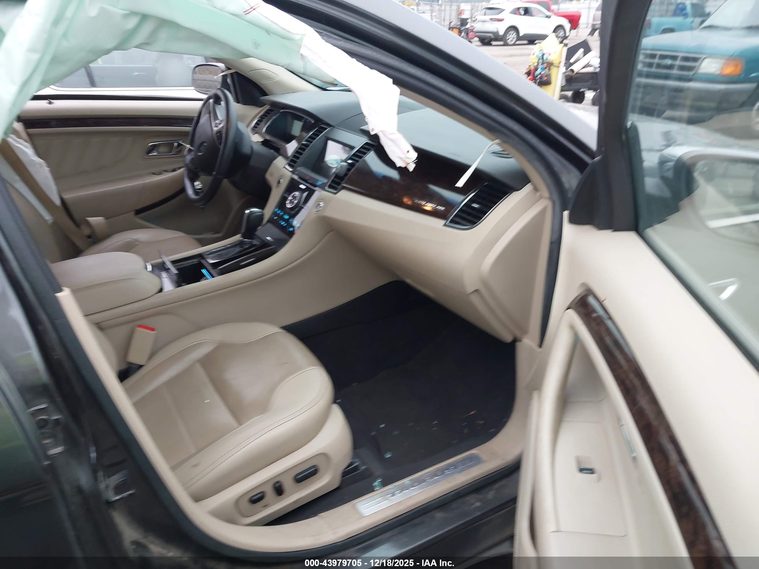FORD TAURUS image 5