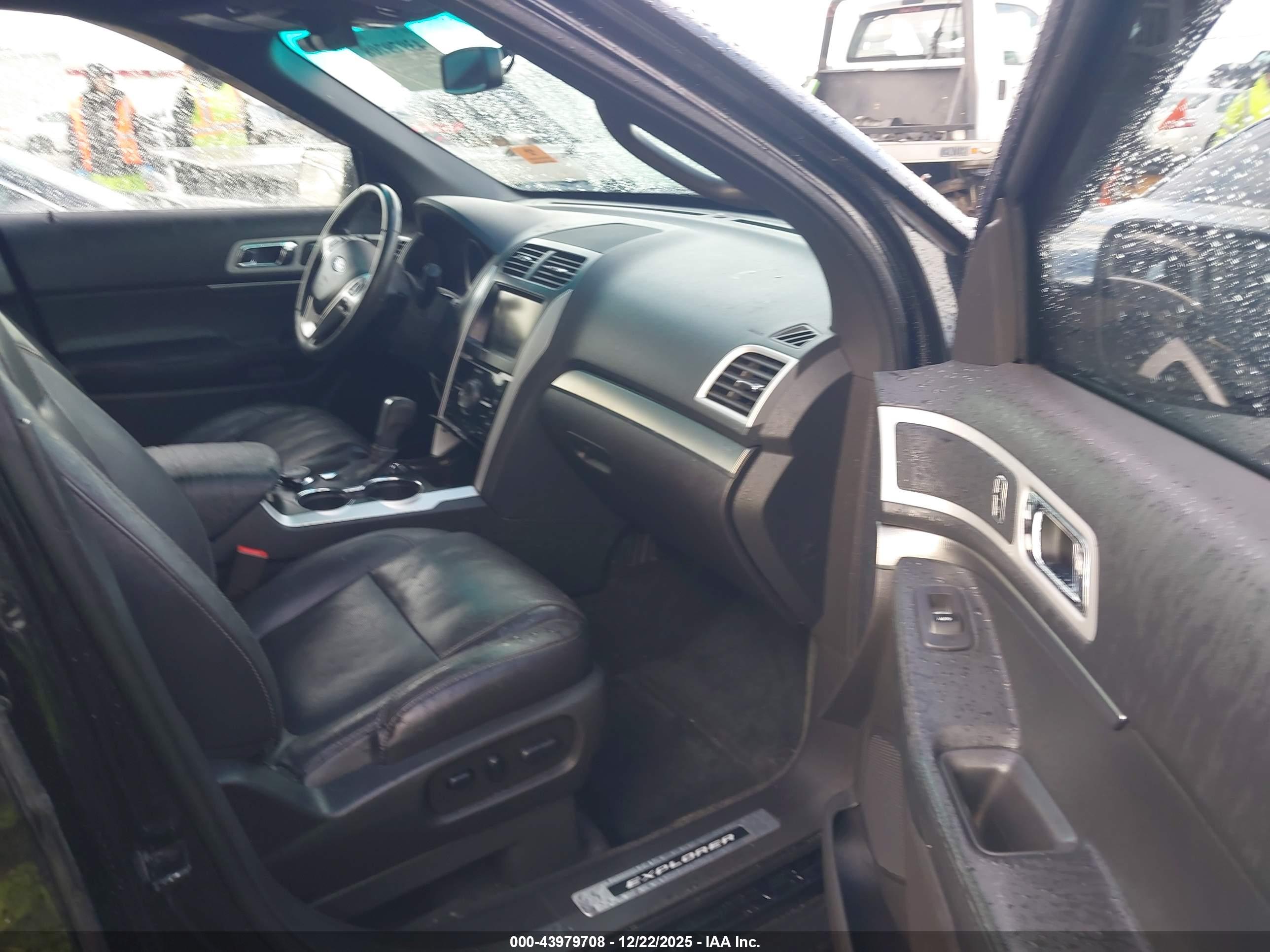FORD EXPLORER image 5