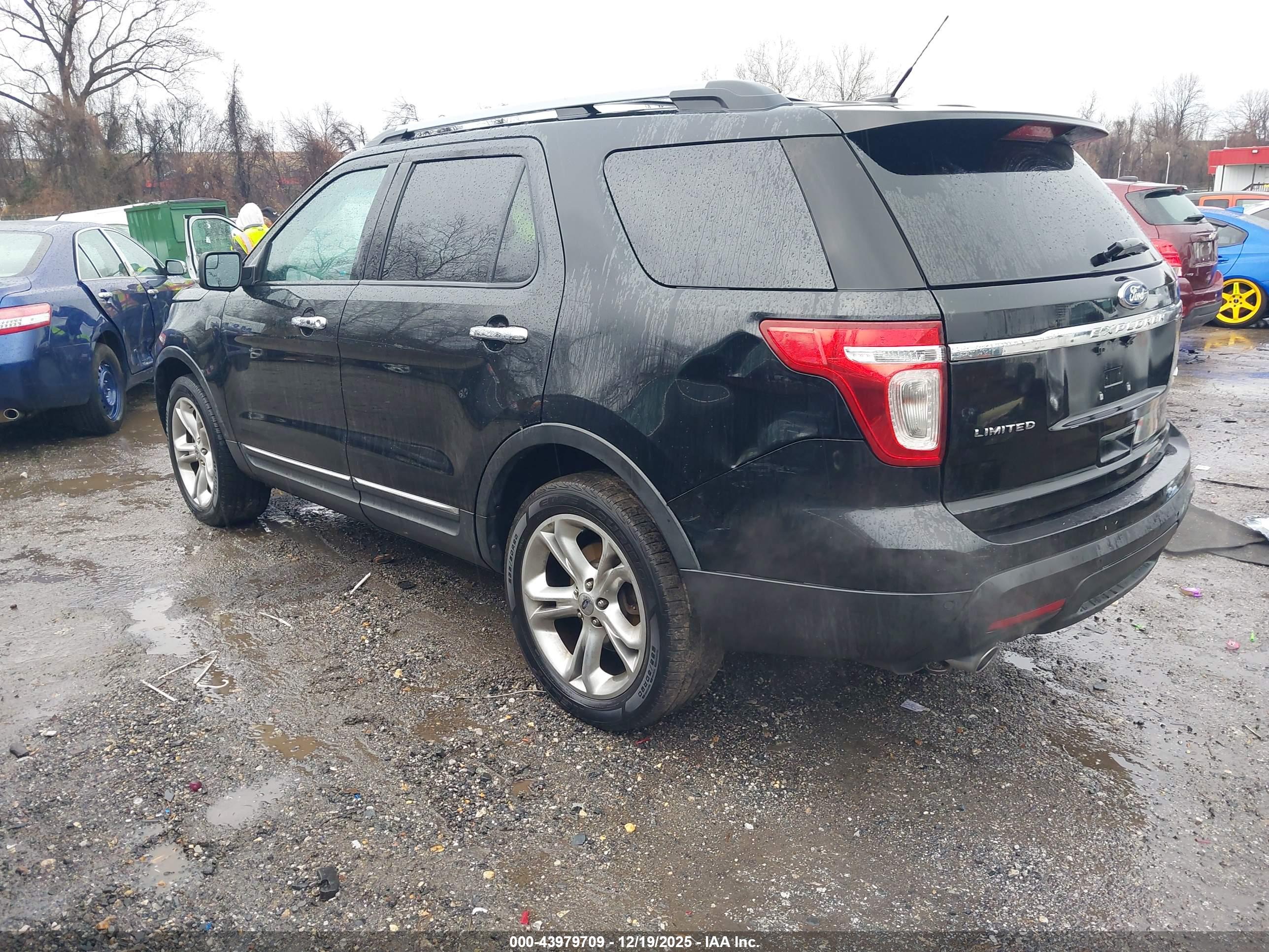 FORD EXPLORER image 3