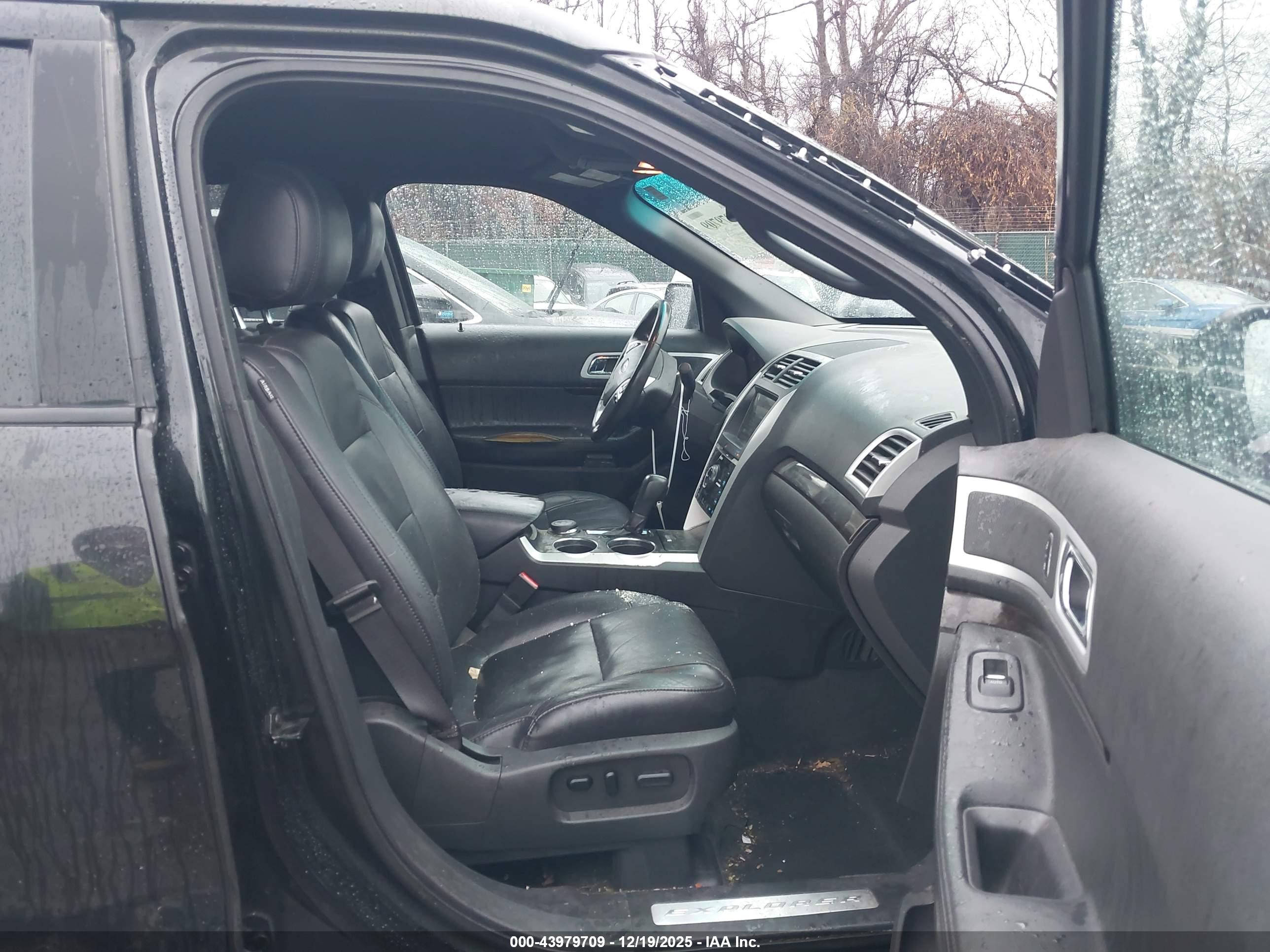 FORD EXPLORER image 5