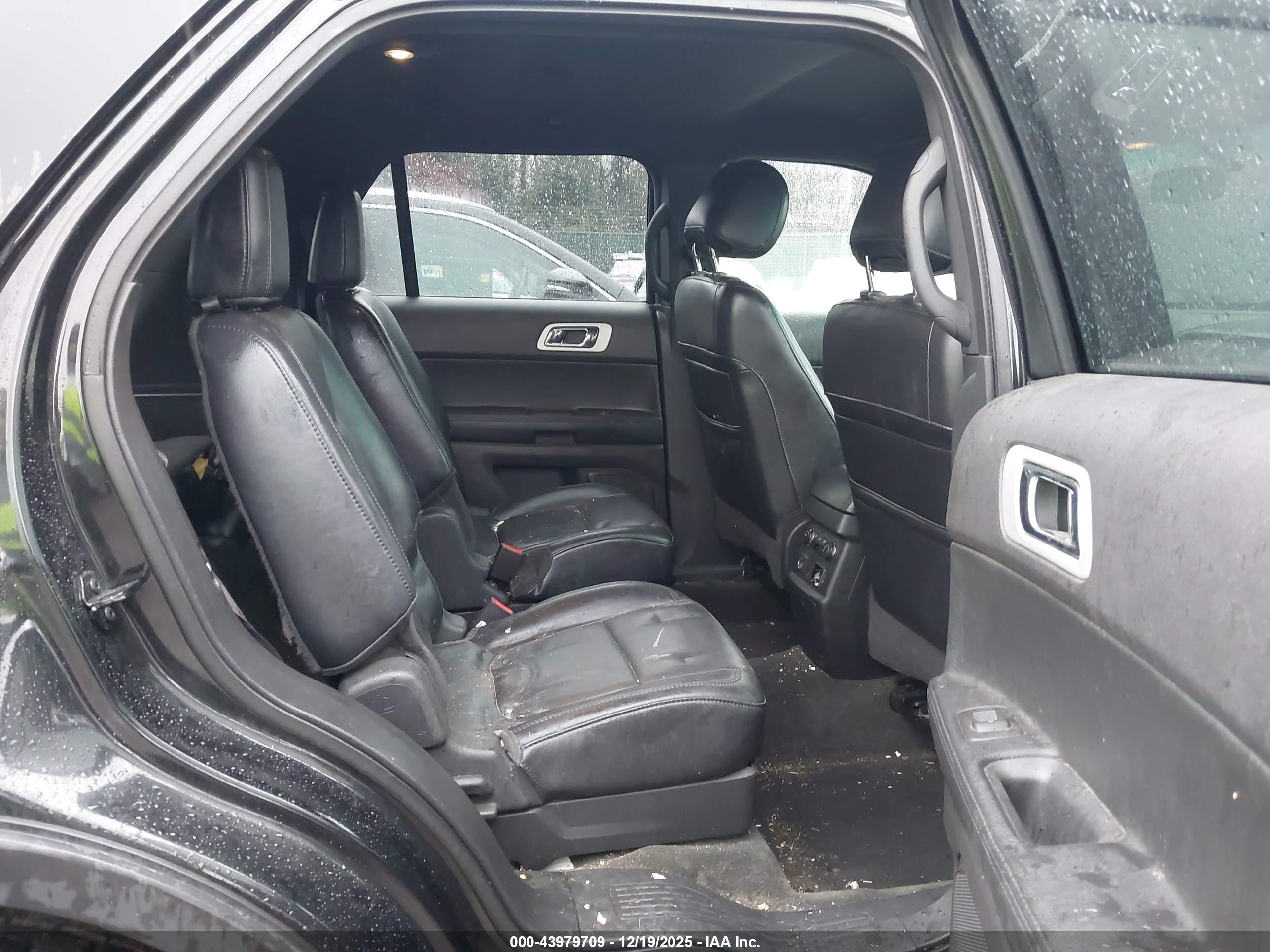 FORD EXPLORER image 8