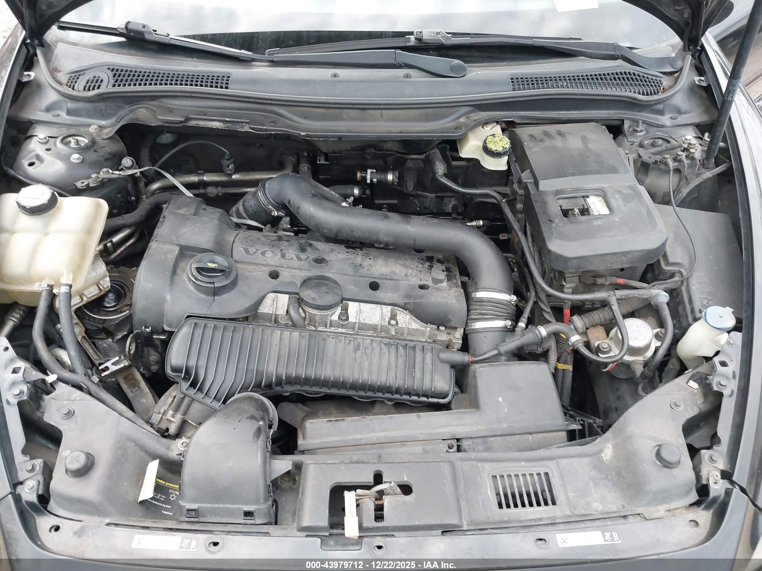 VOLVO C70 image 10