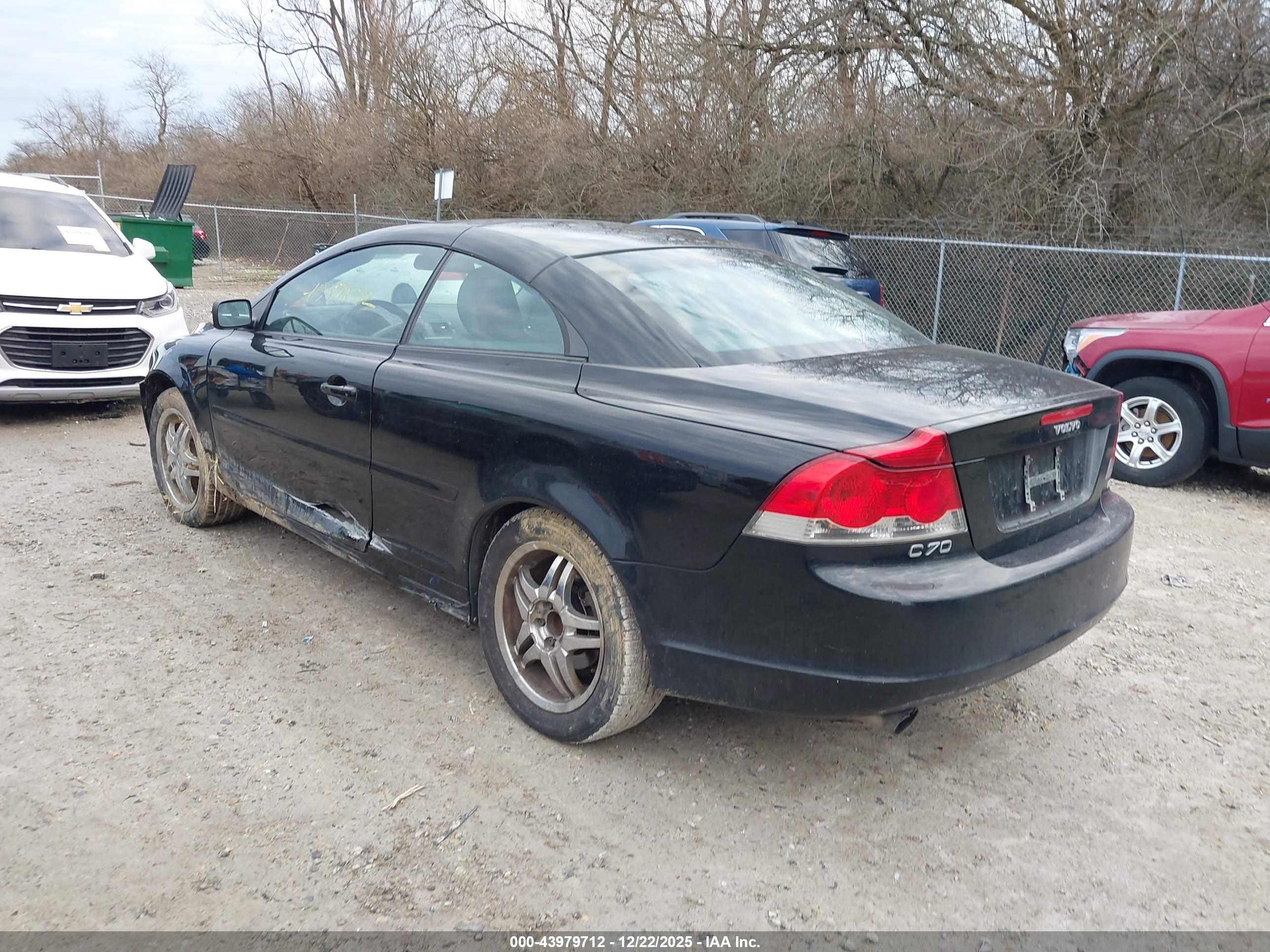 VOLVO C70 image 3