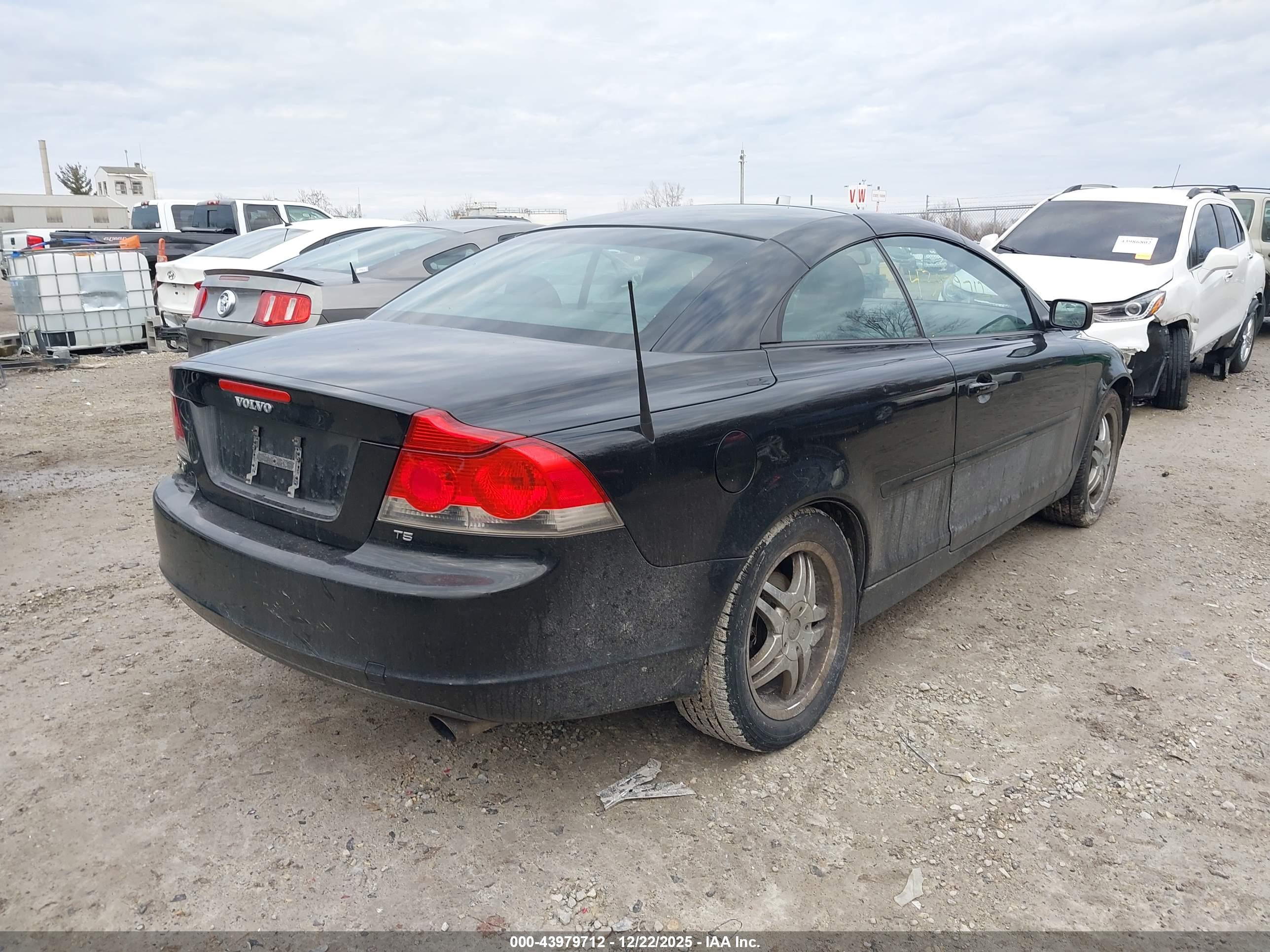VOLVO C70 image 4