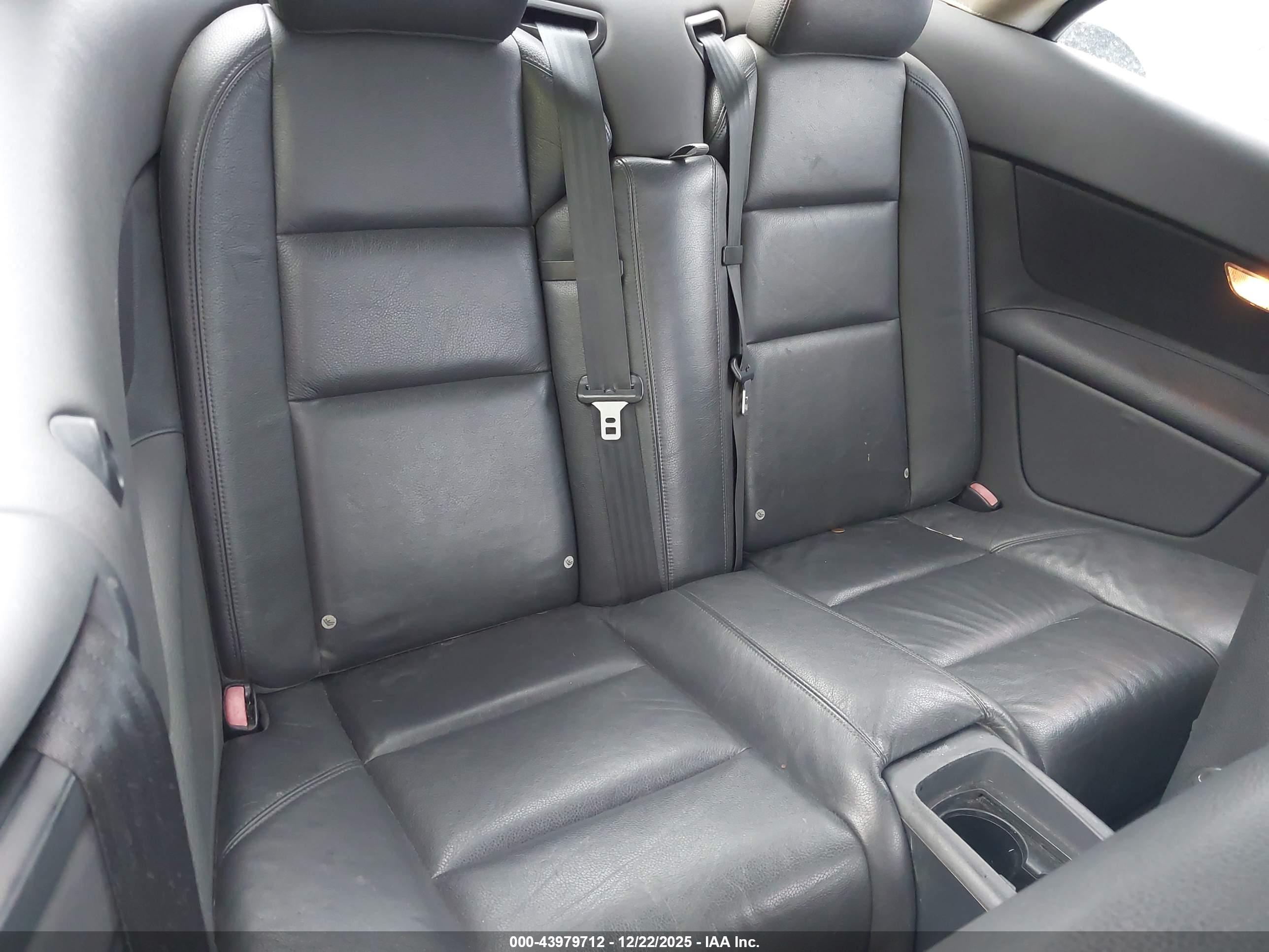 VOLVO C70 image 8