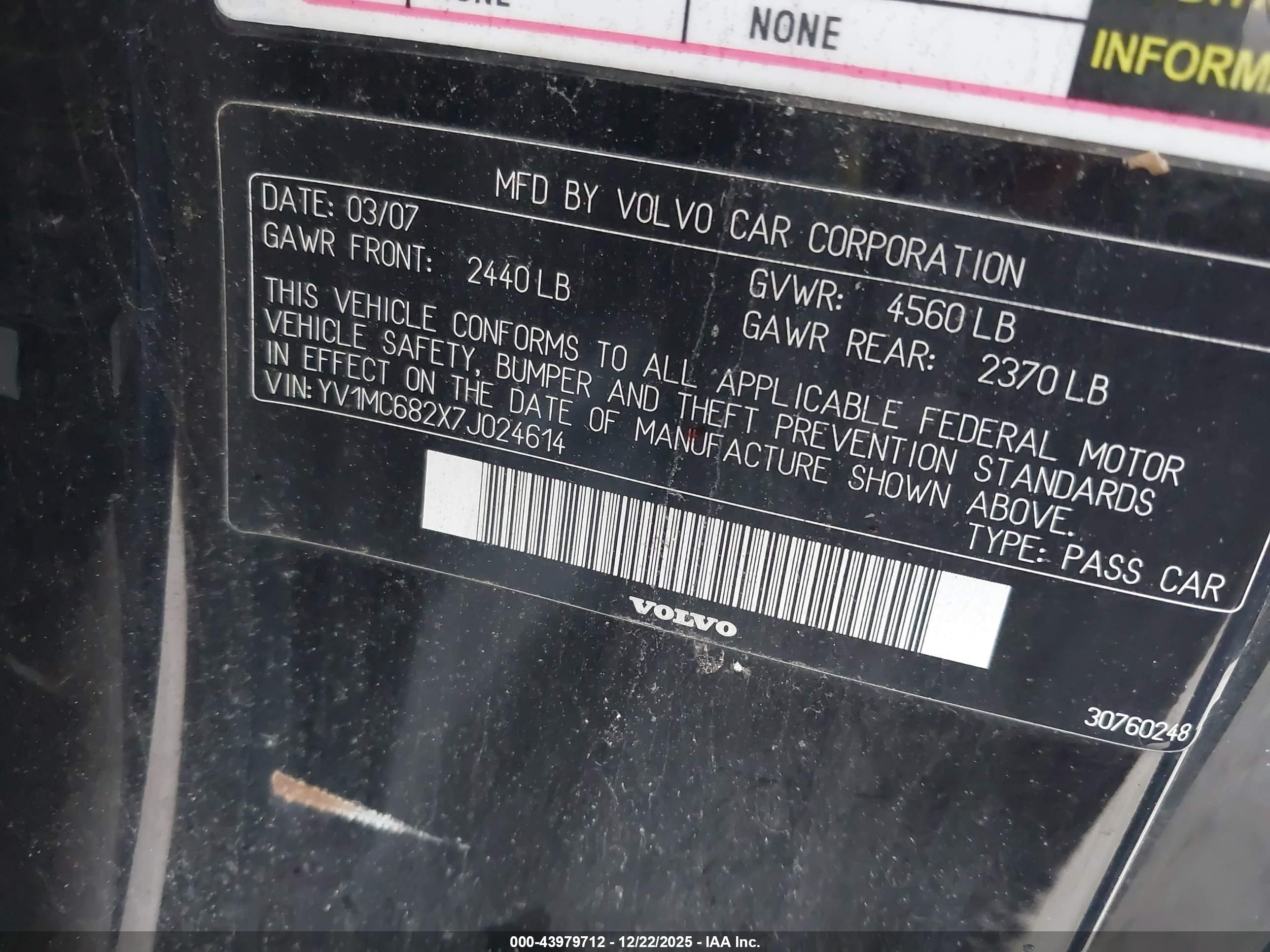 VOLVO C70 image 9