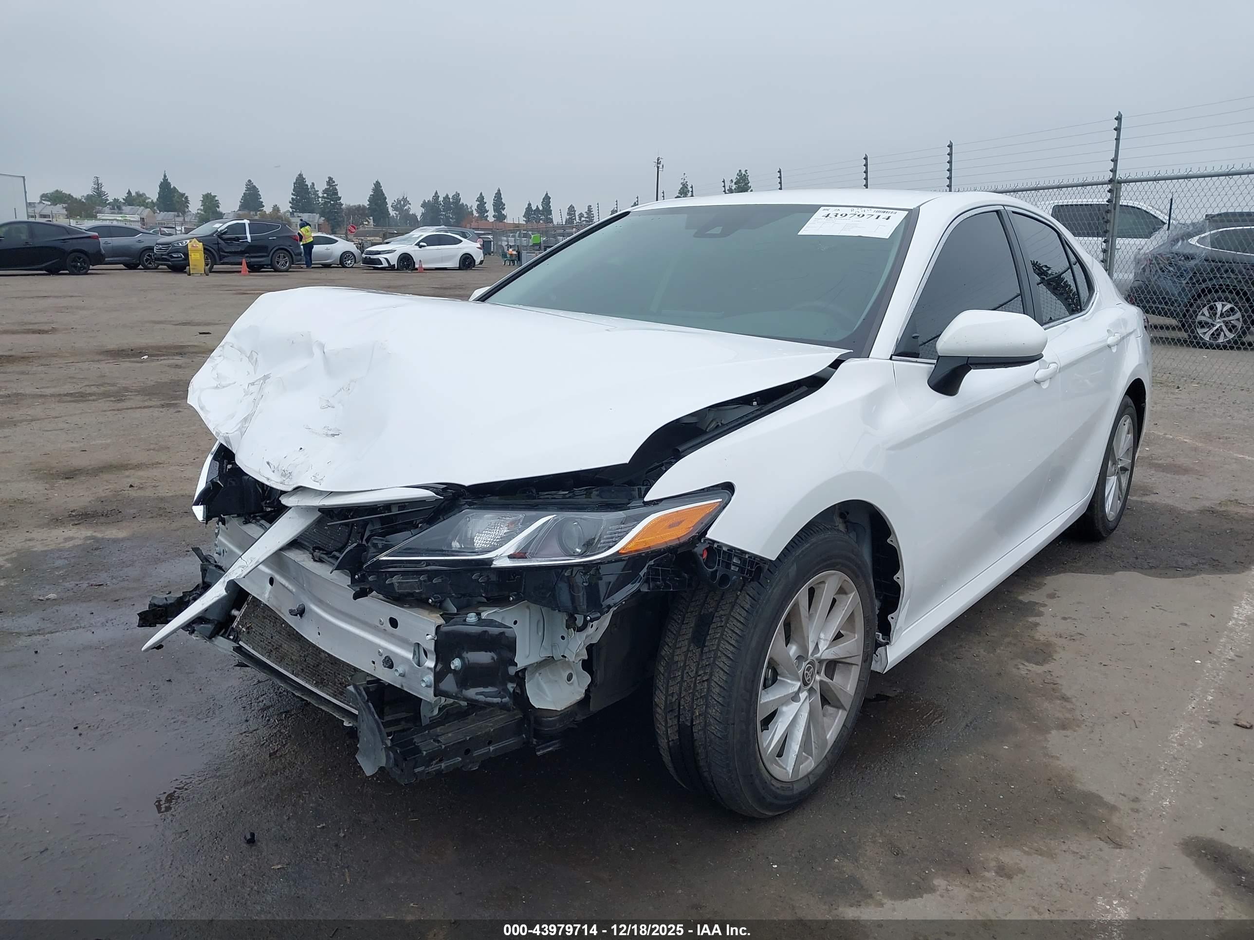 TOYOTA CAMRY image 2