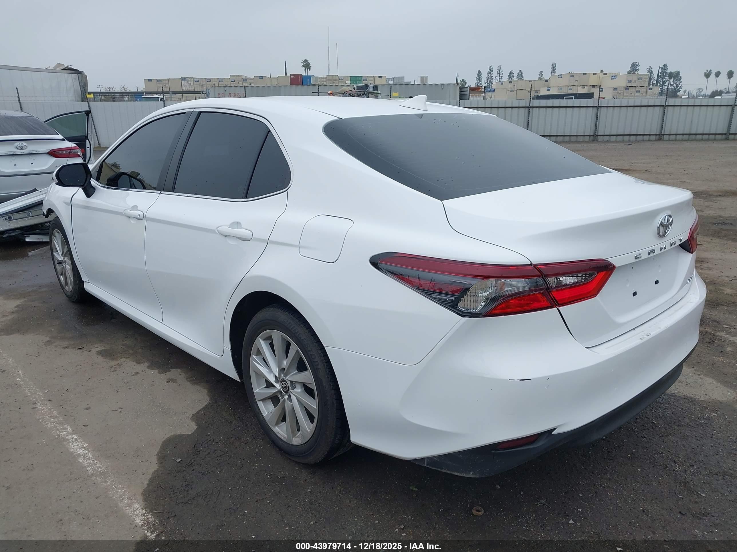 TOYOTA CAMRY image 3