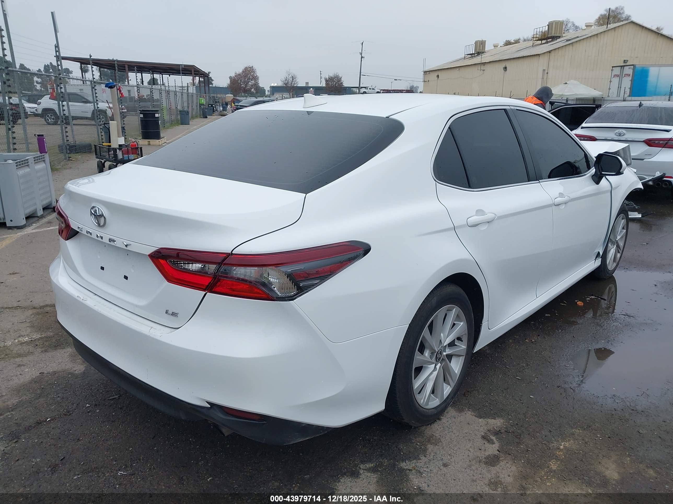 TOYOTA CAMRY image 4