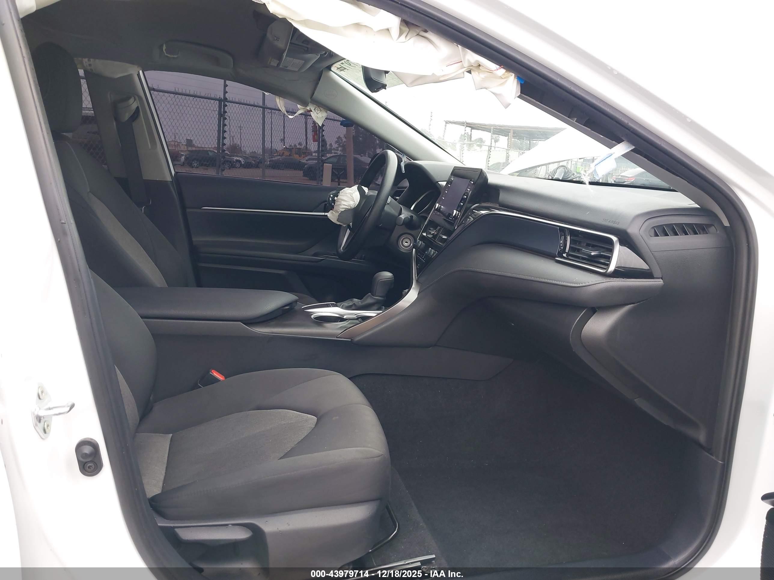 TOYOTA CAMRY image 5