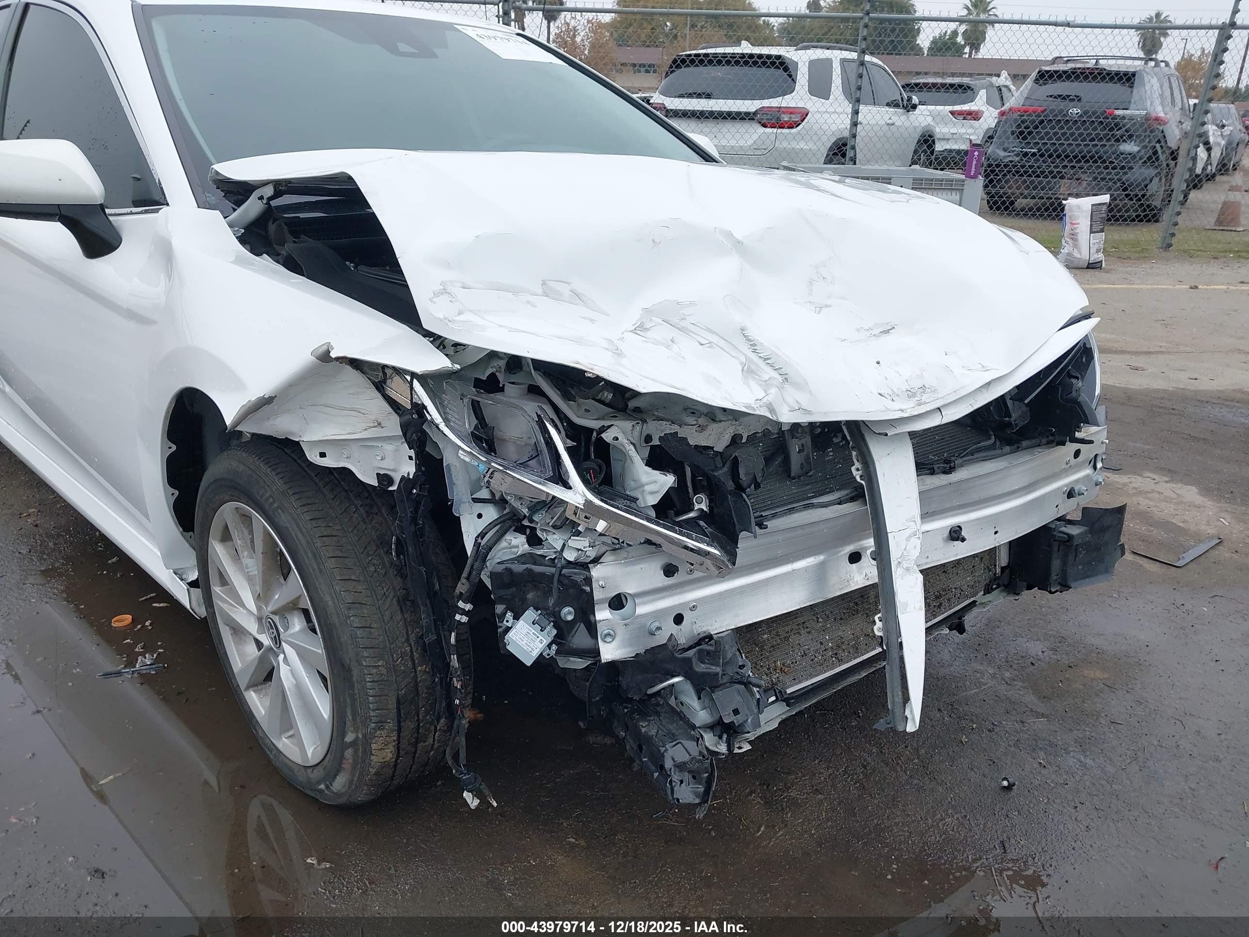TOYOTA CAMRY image 6