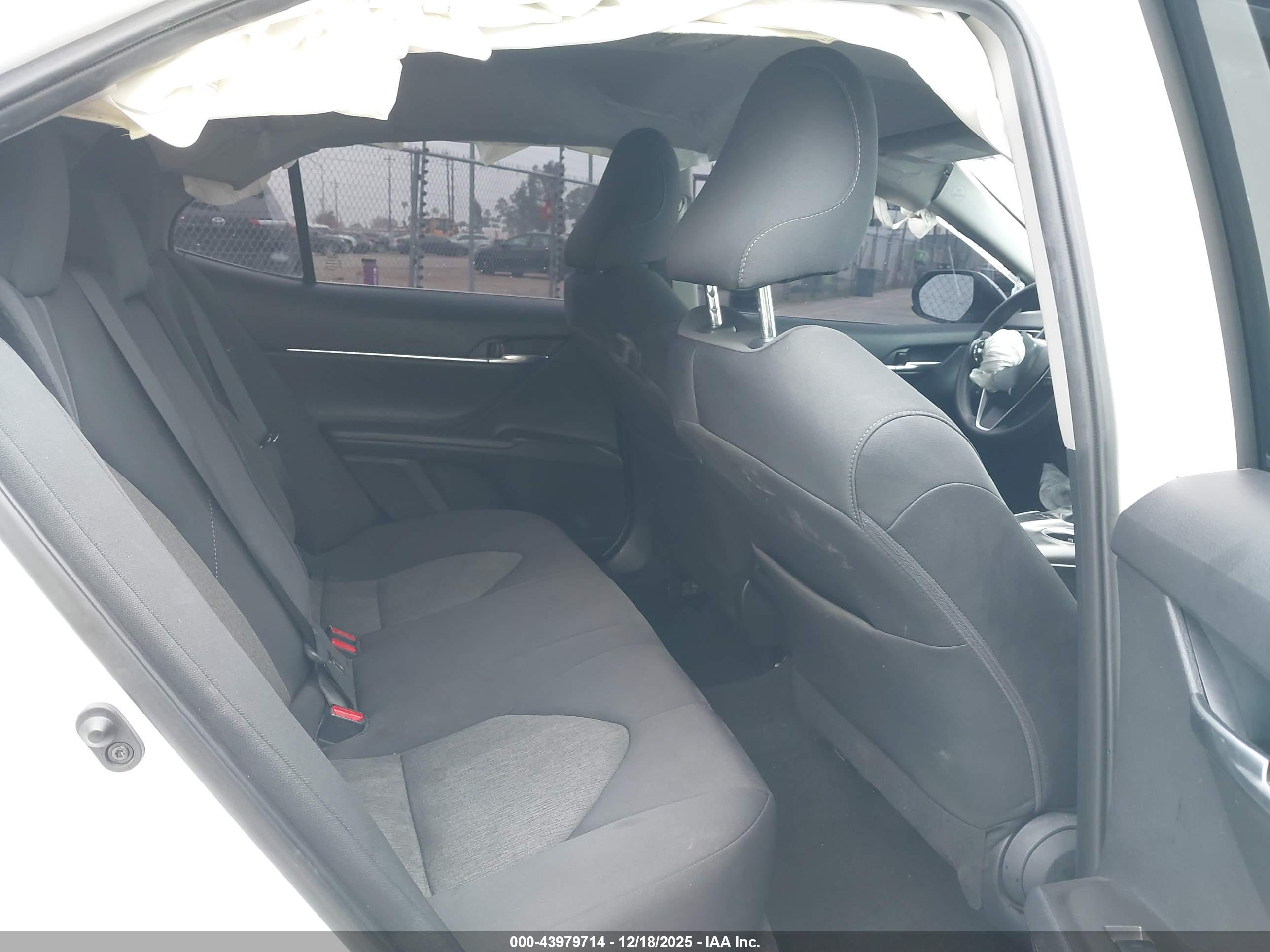 TOYOTA CAMRY image 8