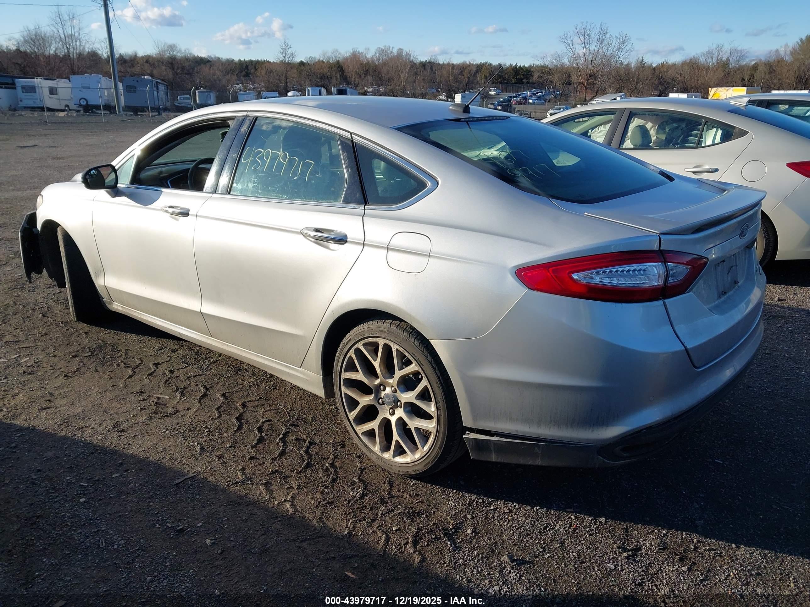 FORD FUSION image 3