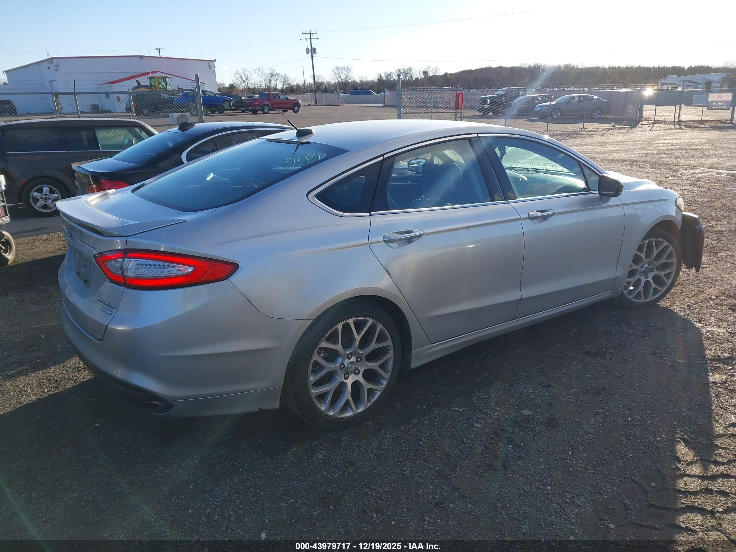 FORD FUSION image 4