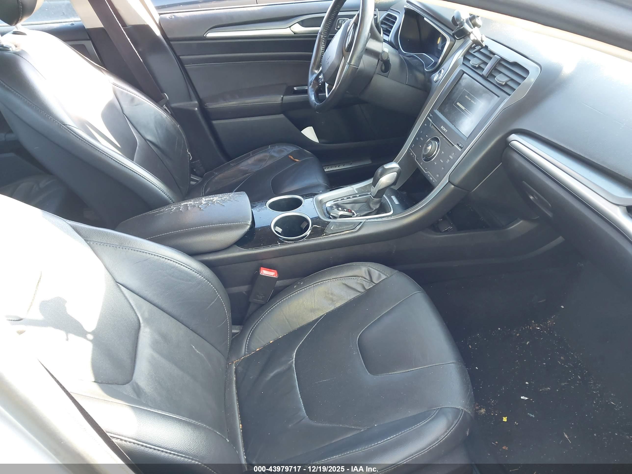 FORD FUSION image 5