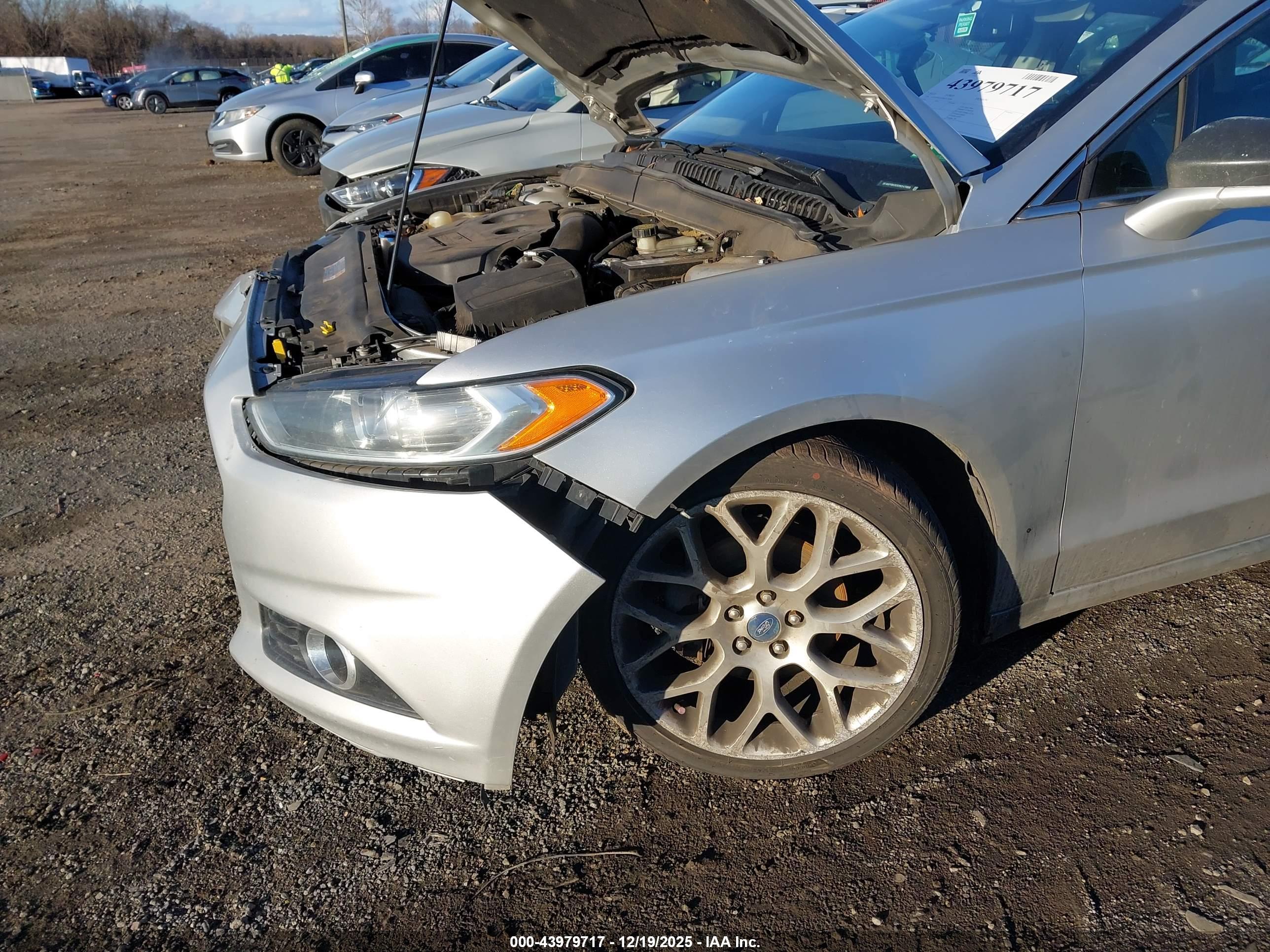 FORD FUSION image 6