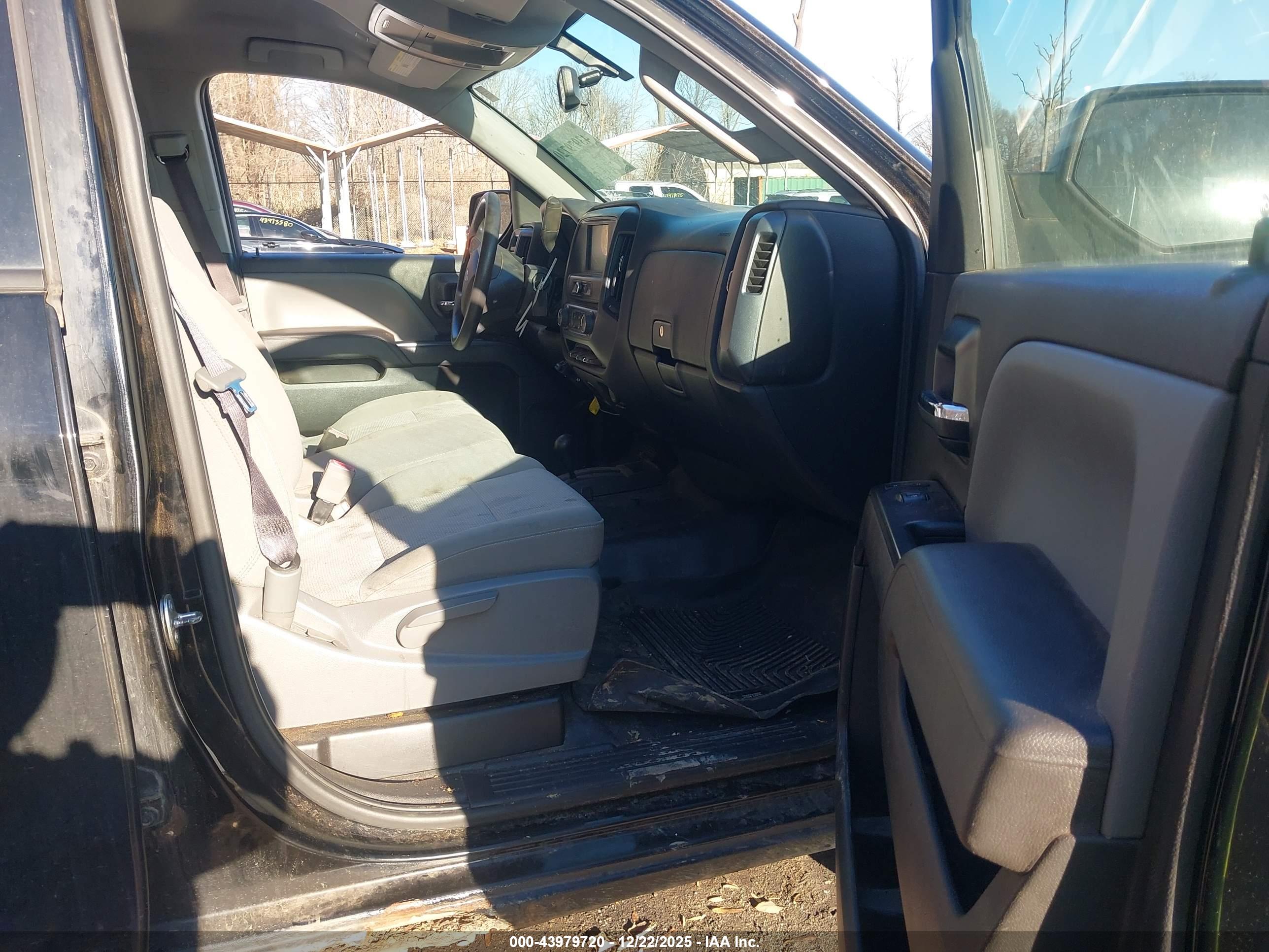 CHEVROLET SILVERADO image 5