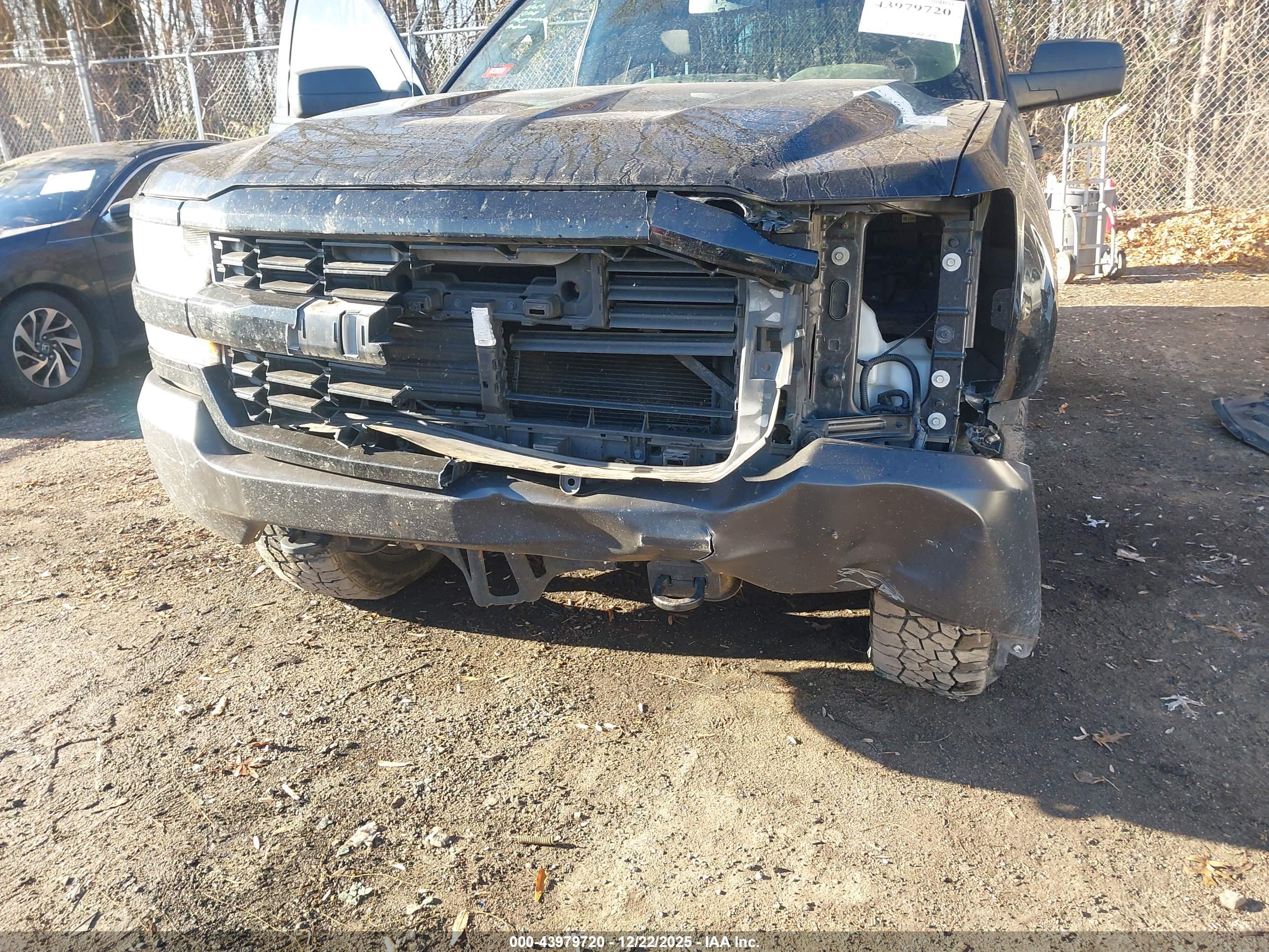 CHEVROLET SILVERADO image 6