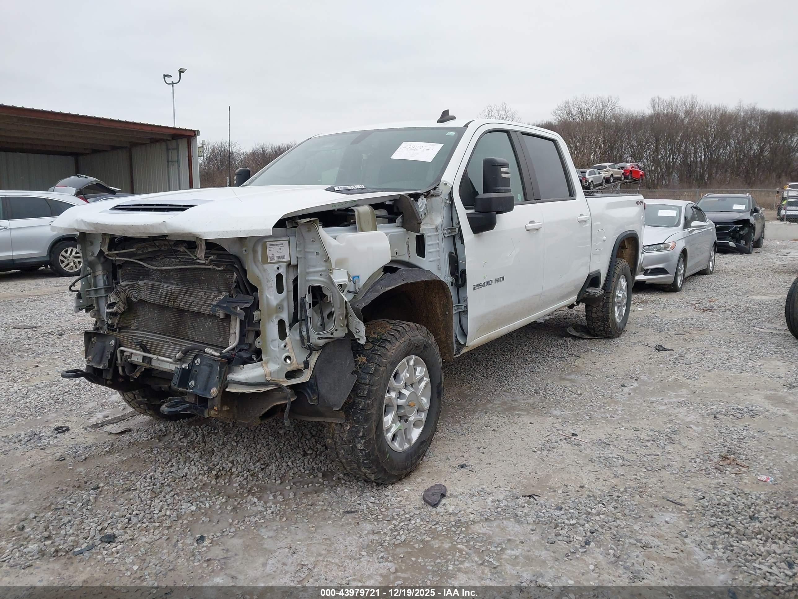 CHEVROLET SILVERADO image 2