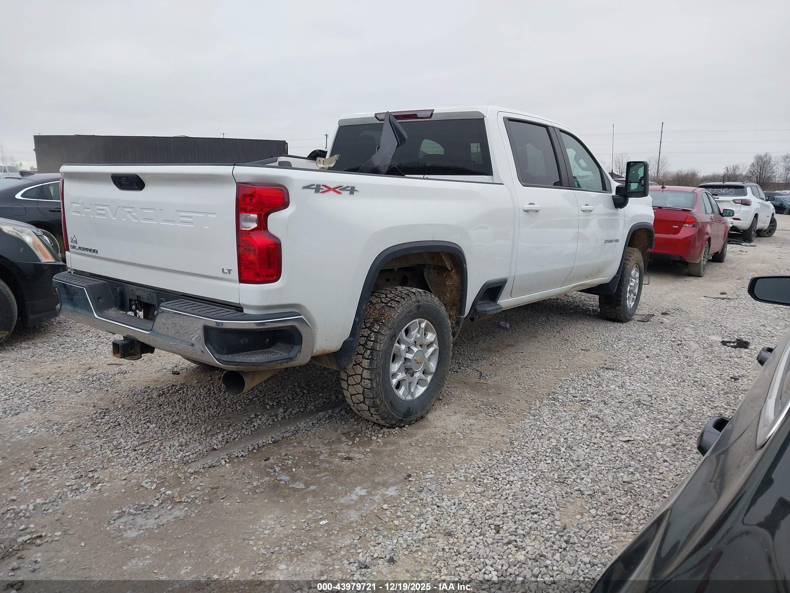 CHEVROLET SILVERADO image 4