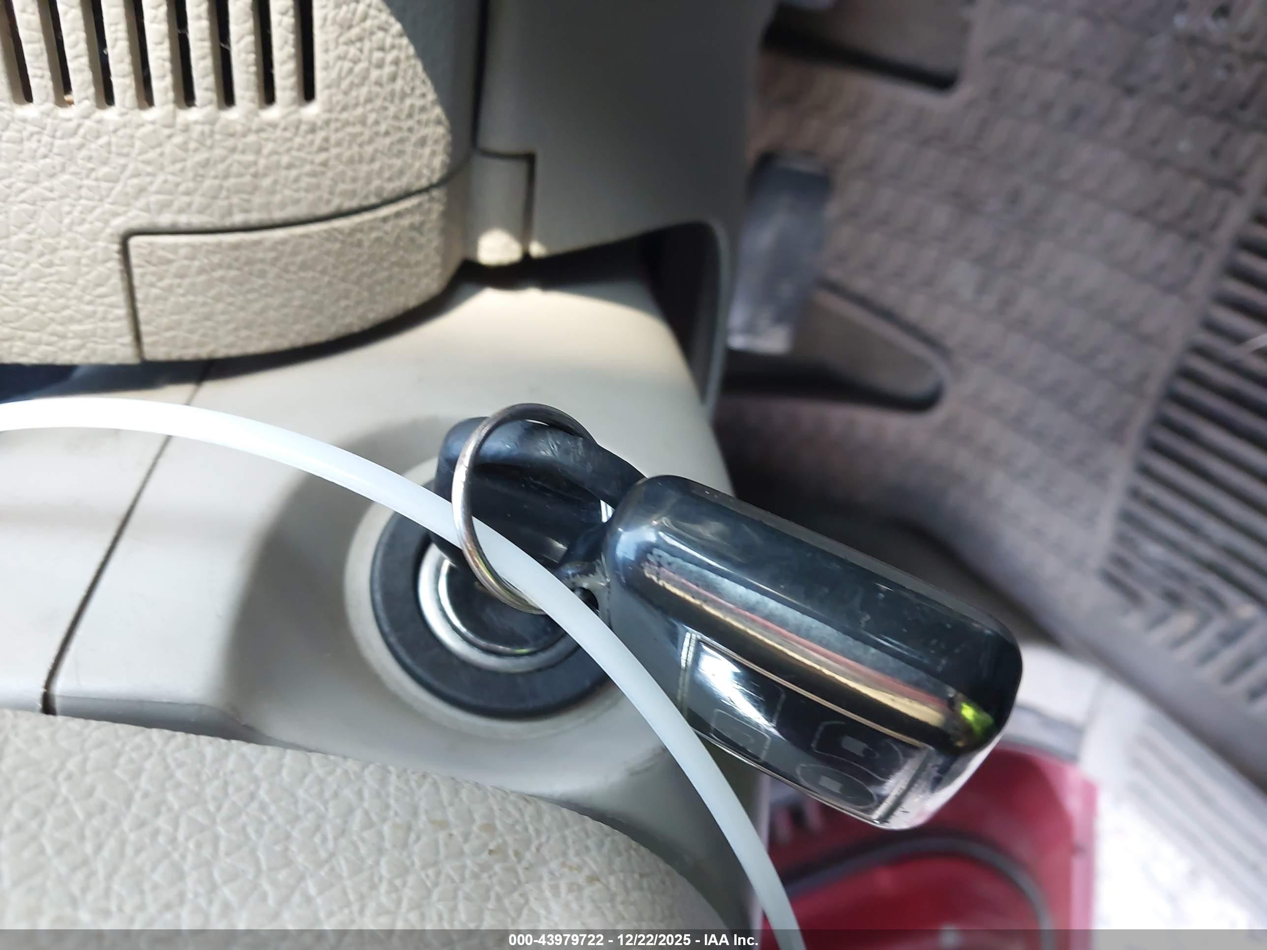 FORD EXPLORER image 11