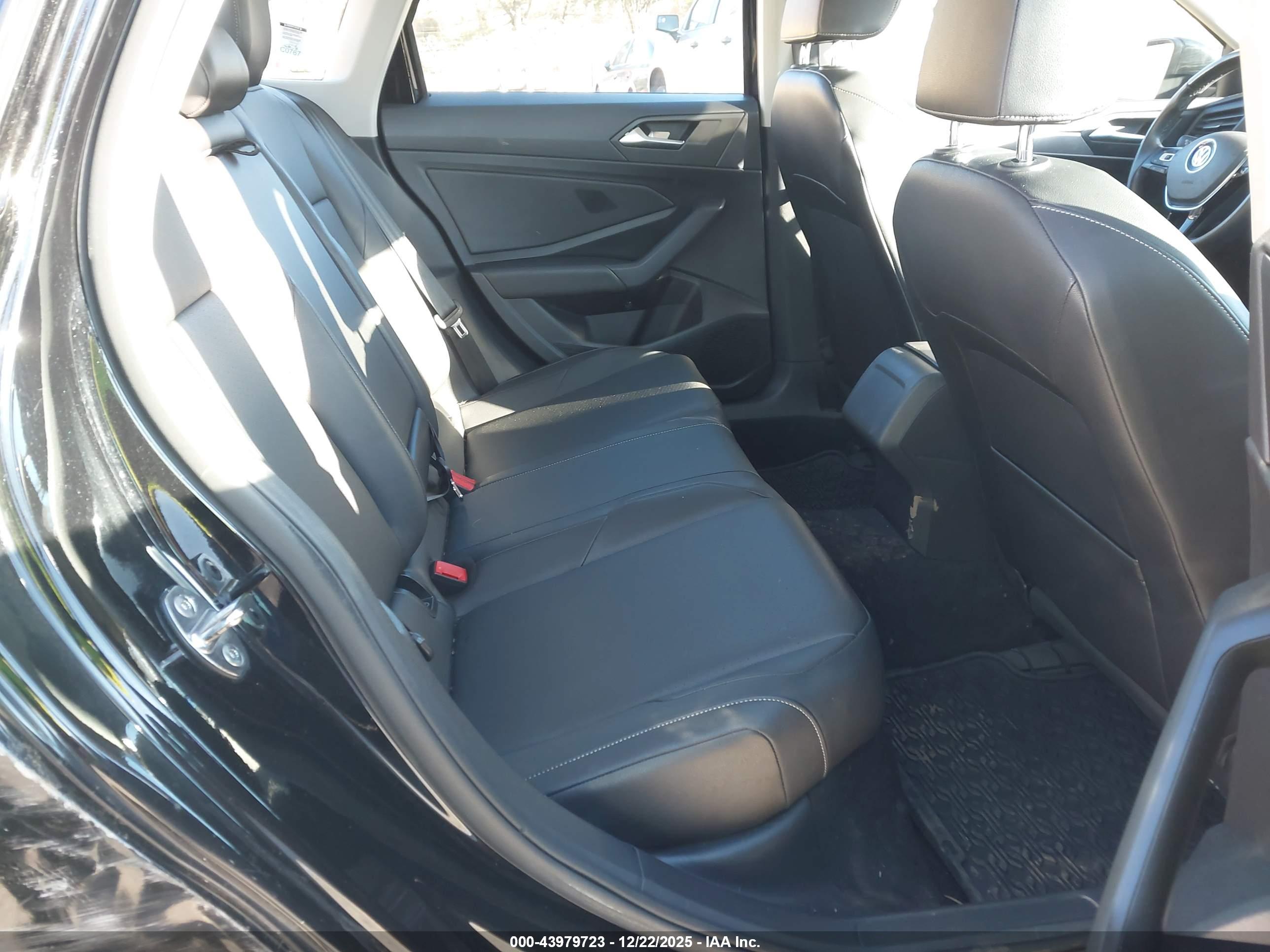 VOLKSWAGEN JETTA image 8