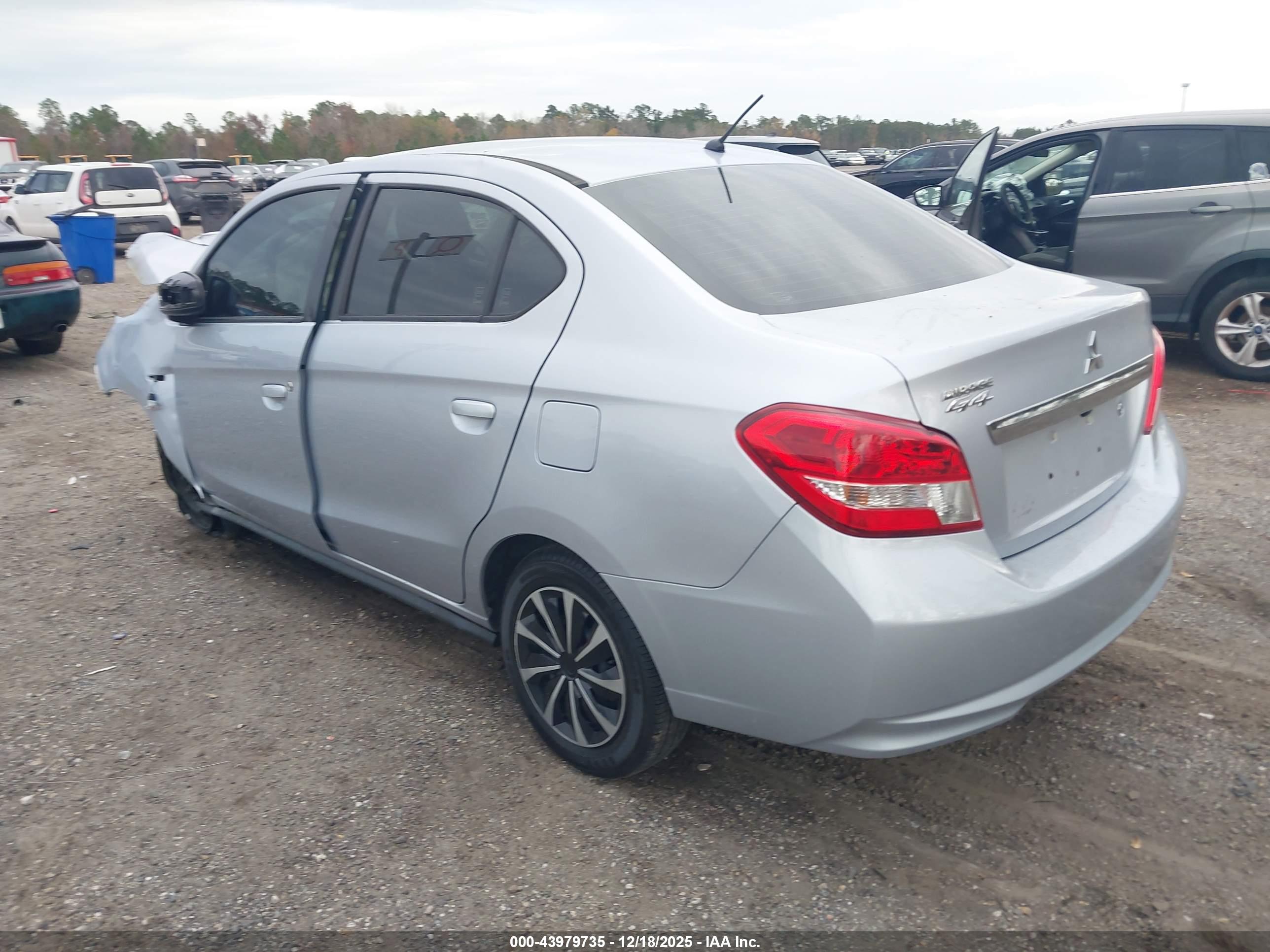 MITSUBISHI MIRAGE image 3