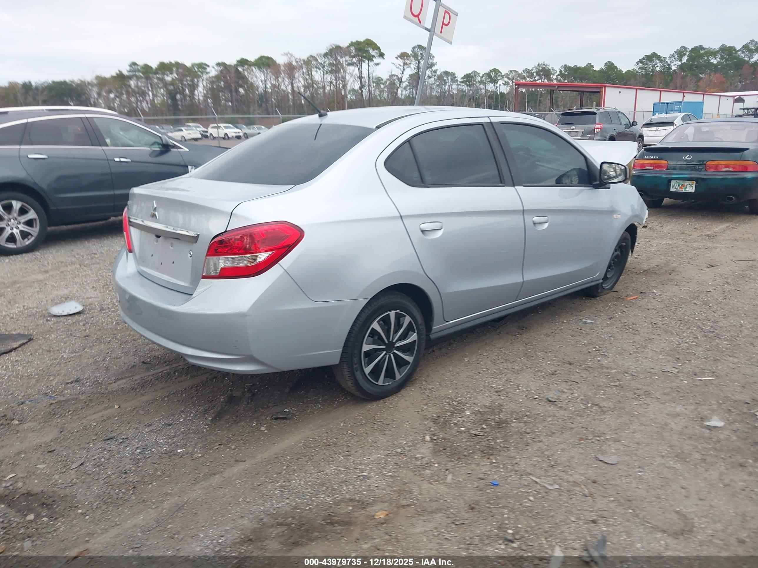 MITSUBISHI MIRAGE image 4