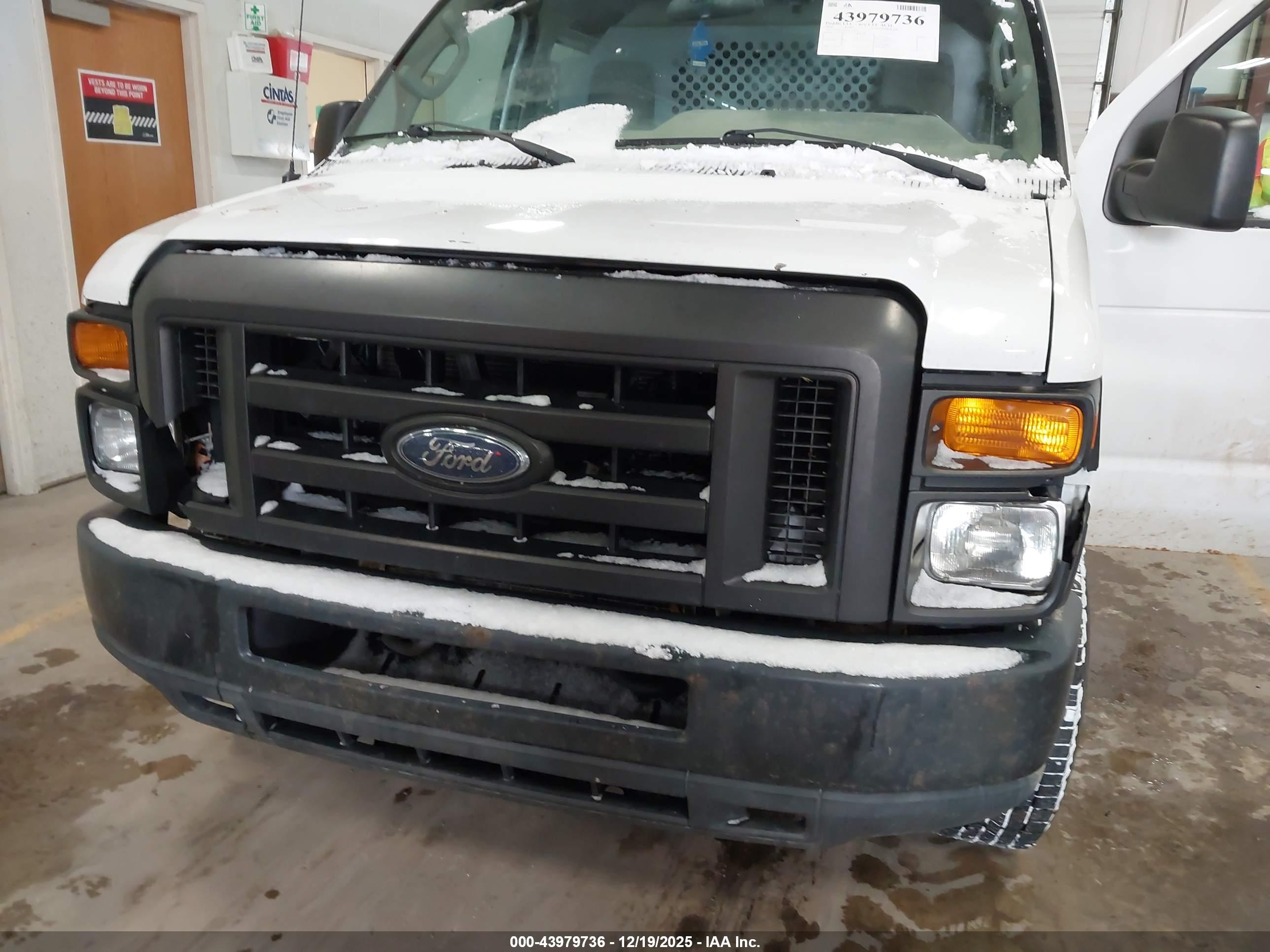 FORD E-350 image 6