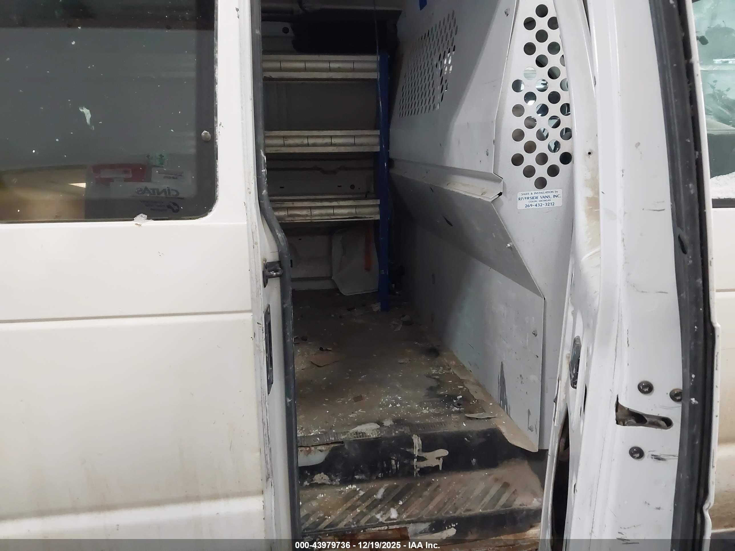FORD E-350 image 8