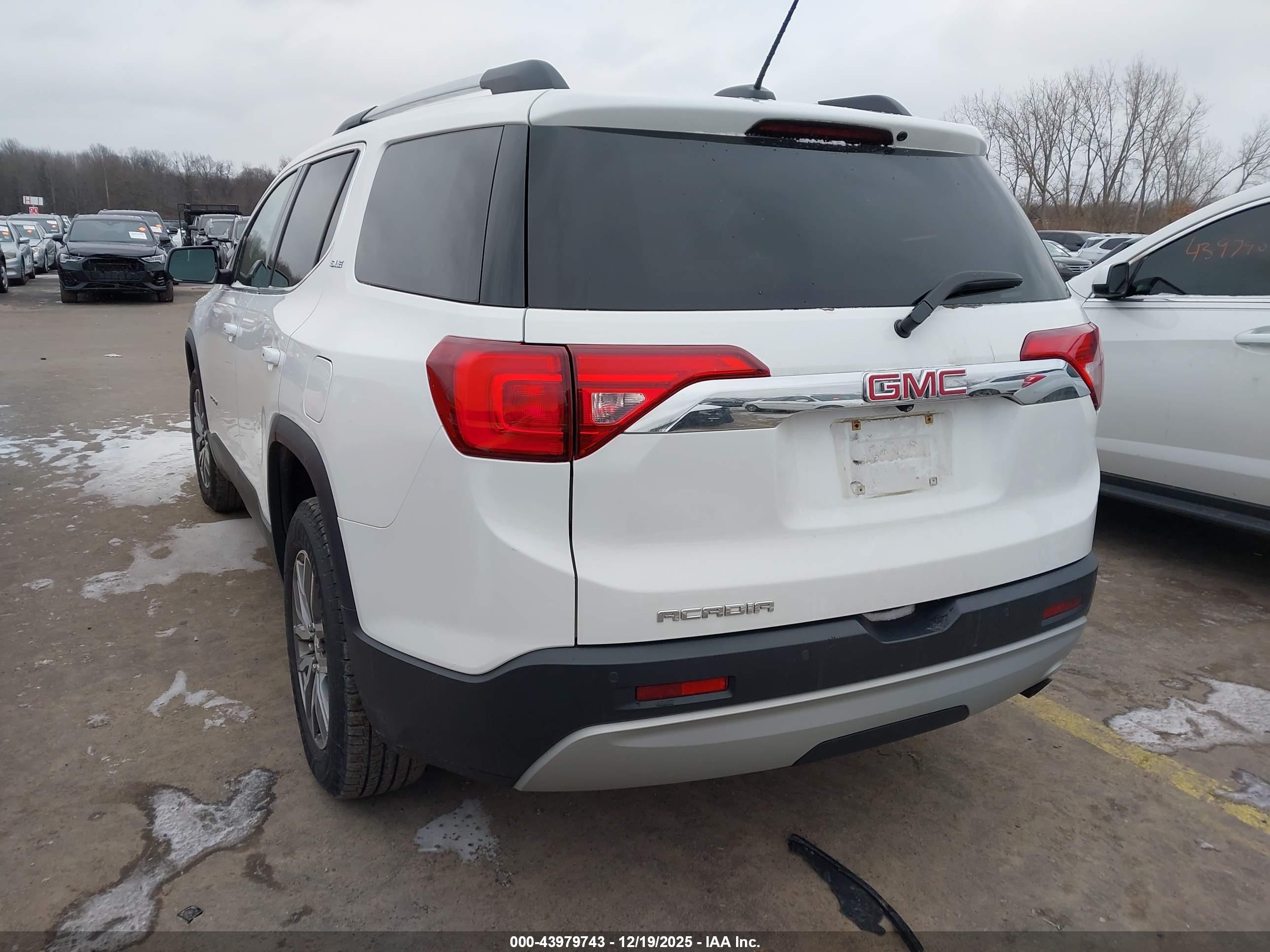 GMC ACADIA image 3