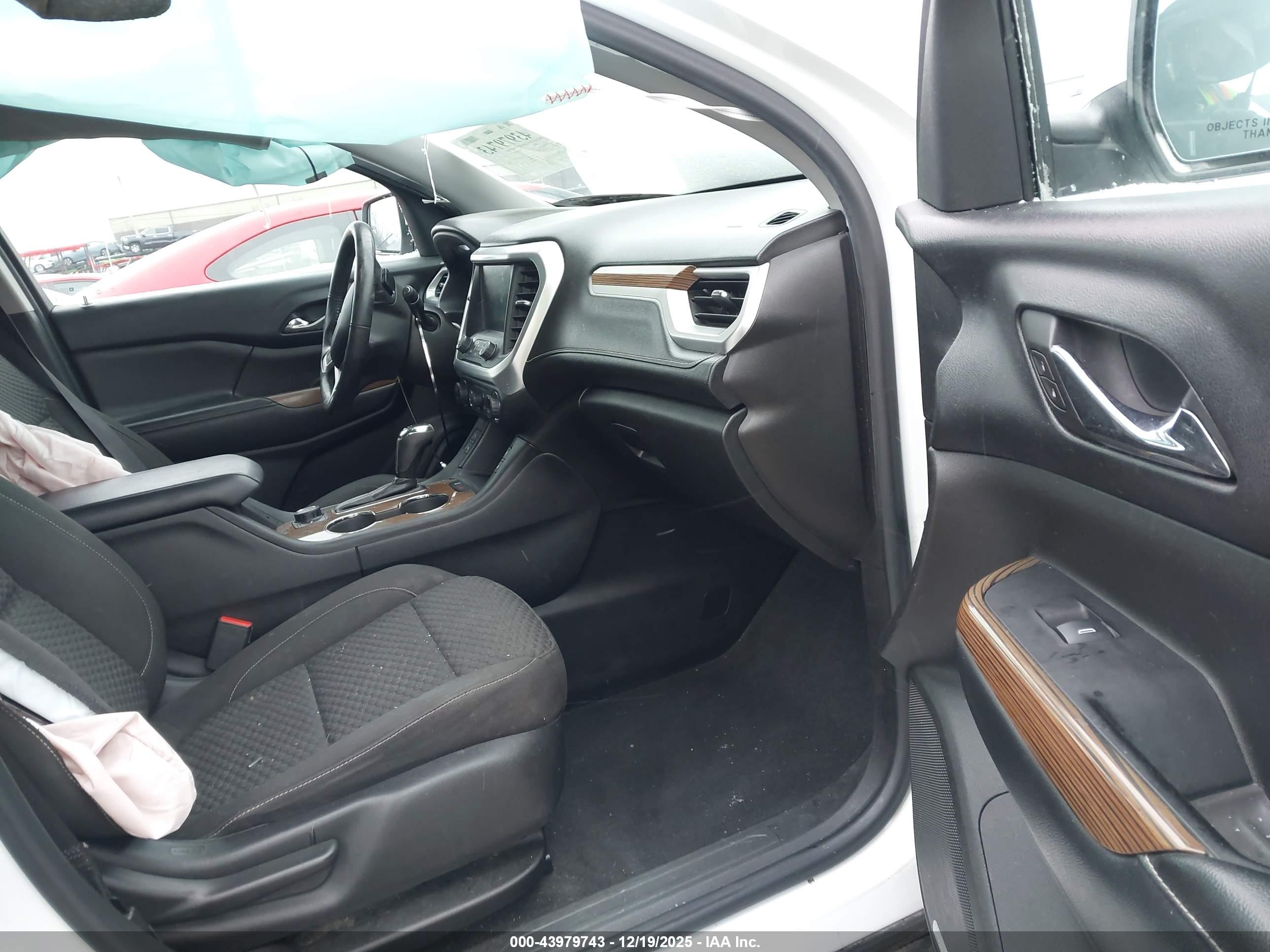 GMC ACADIA image 5