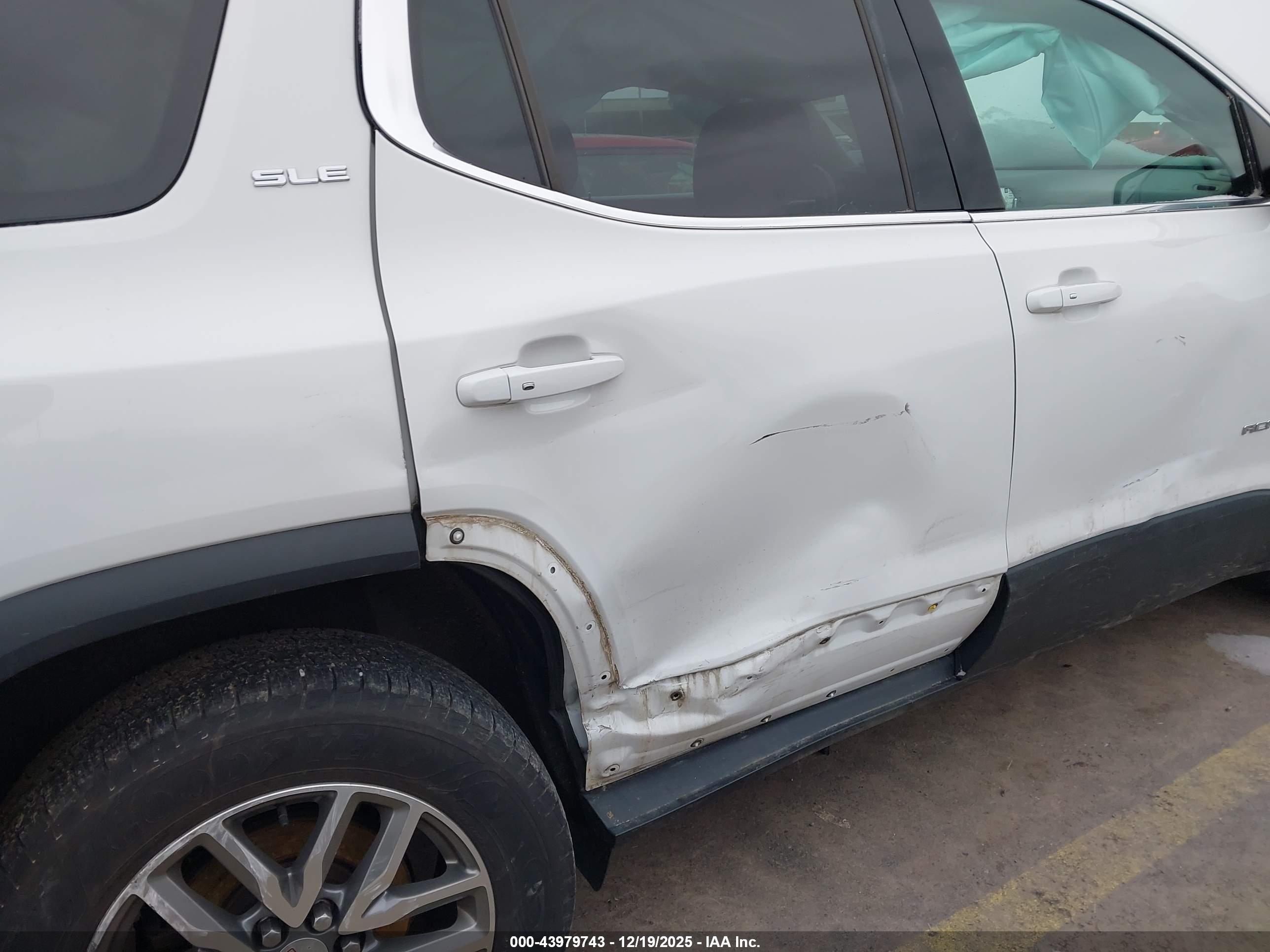 GMC ACADIA image 6