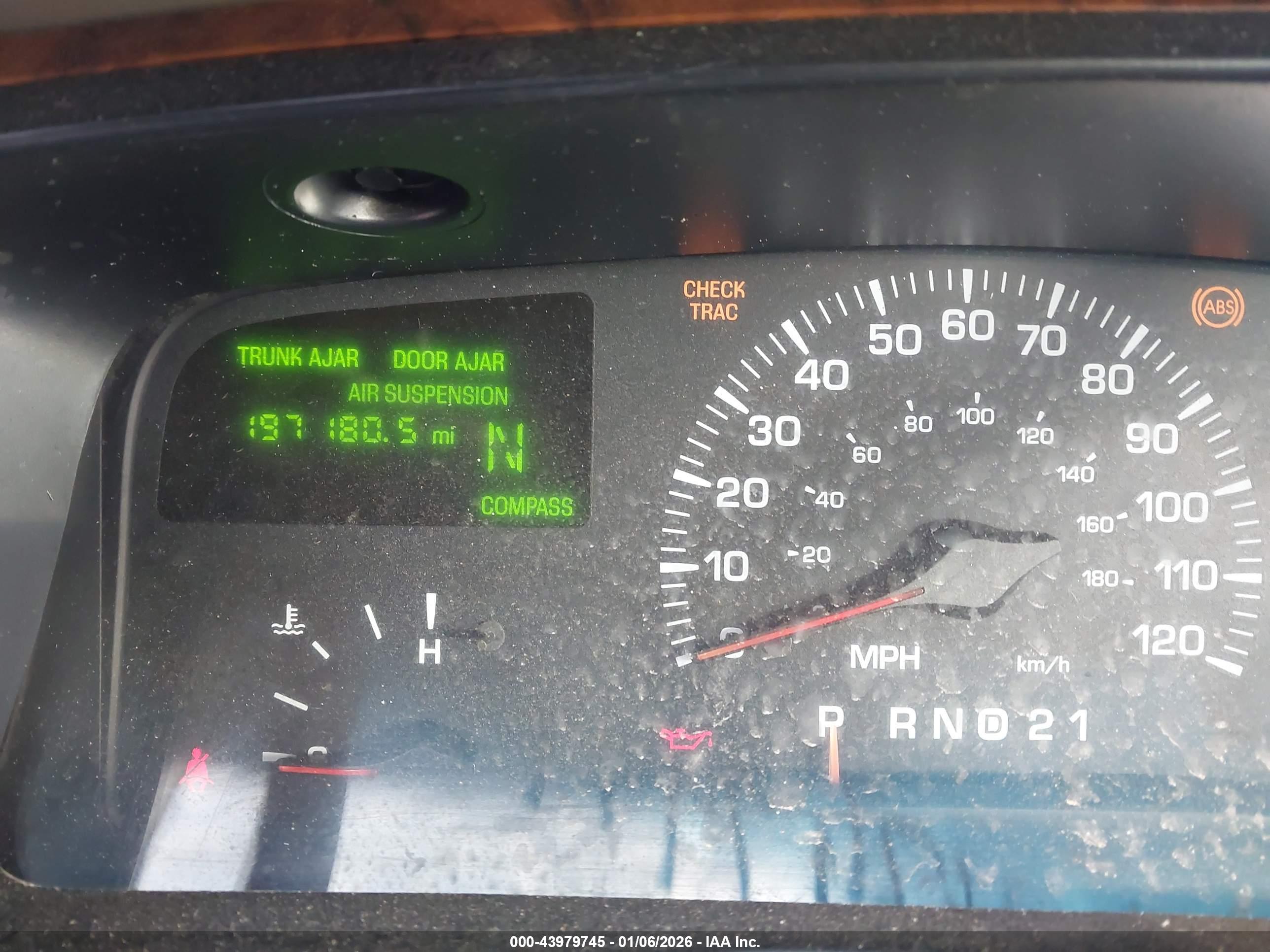 LINCOLN TOWN image 7