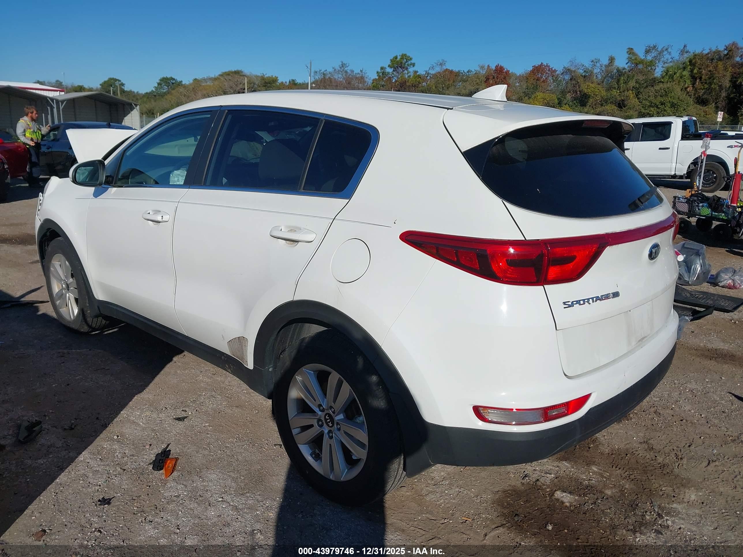 KIA SPORTAGE image 3