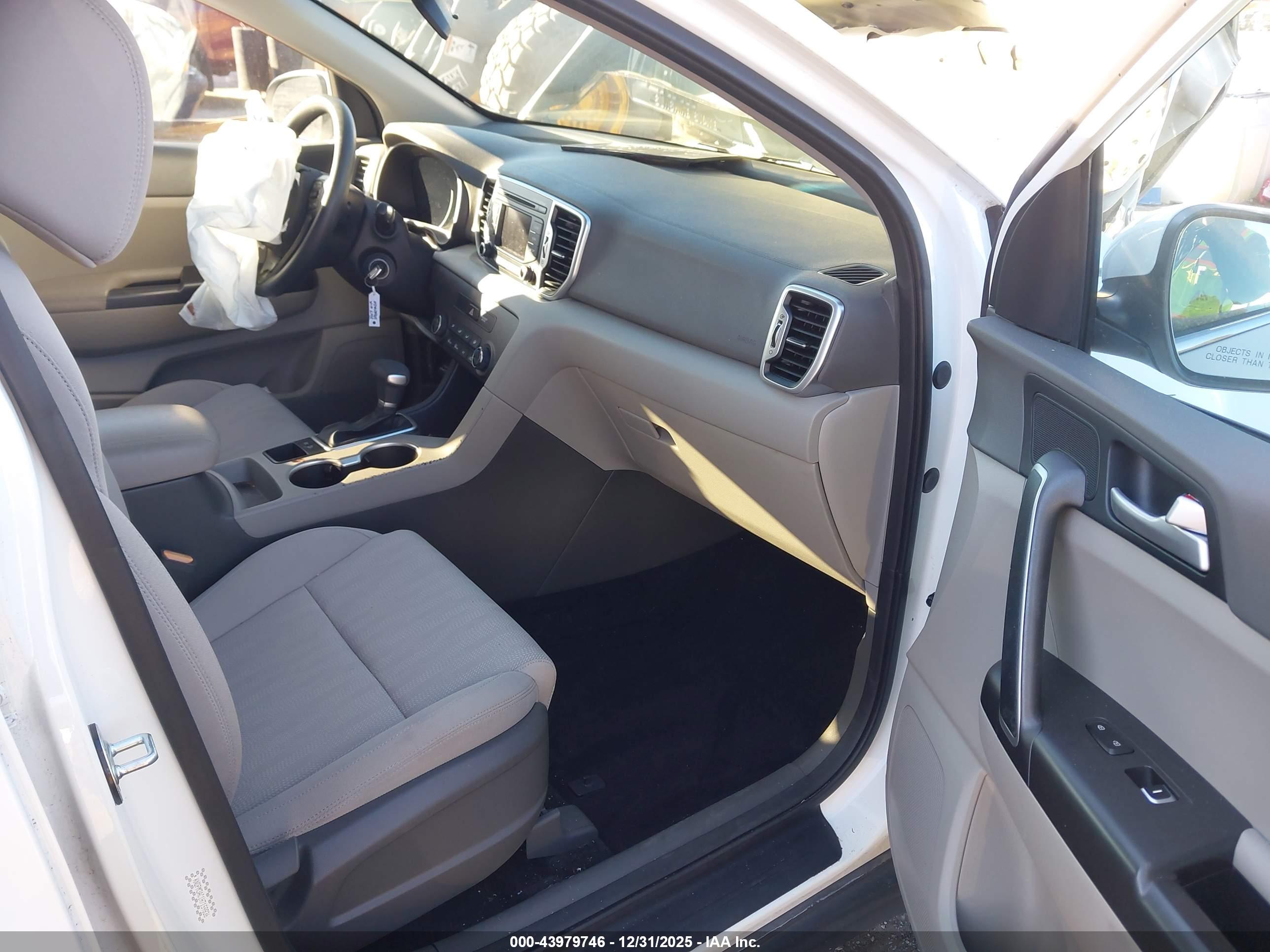 KIA SPORTAGE image 5