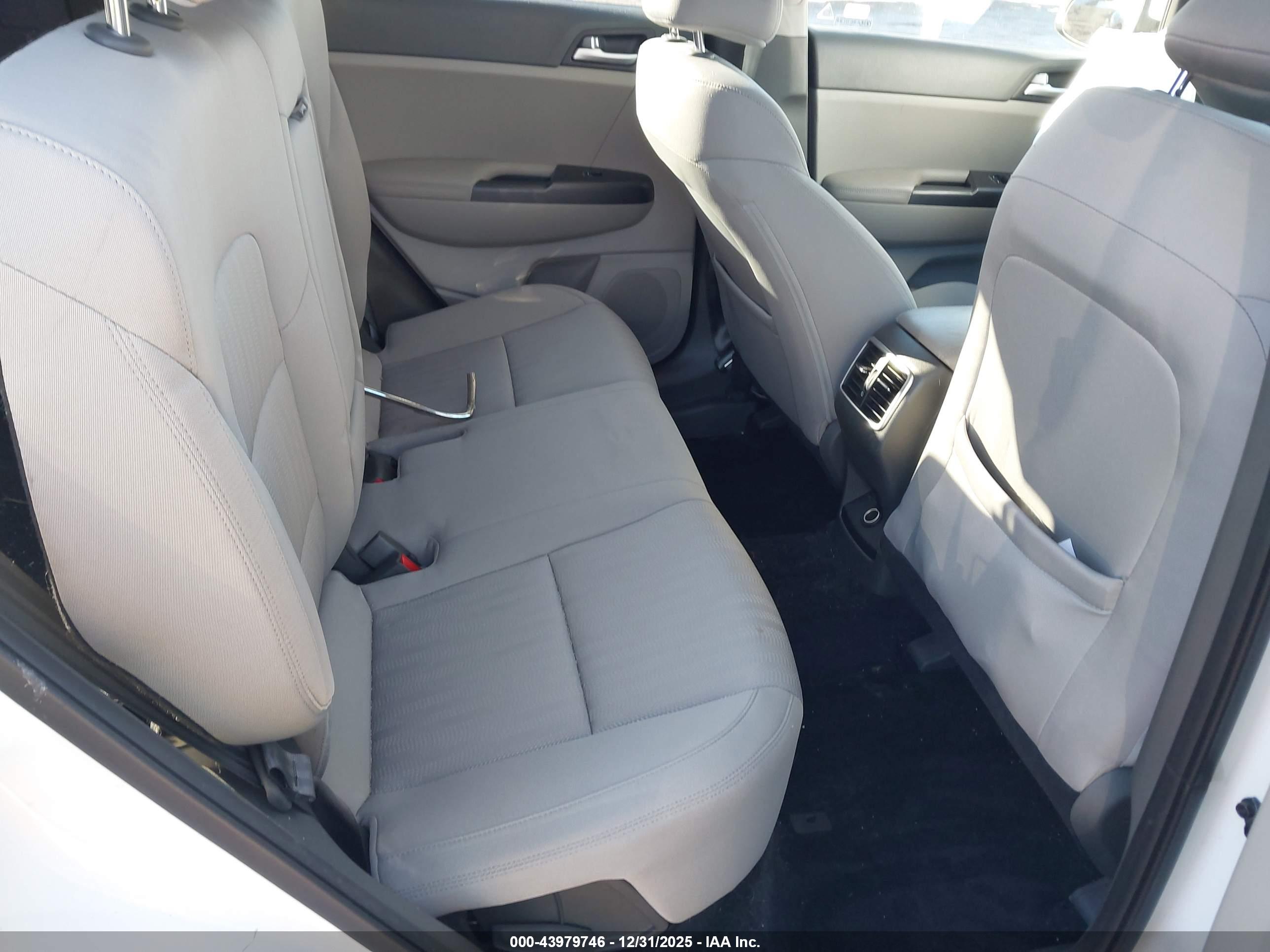KIA SPORTAGE image 8