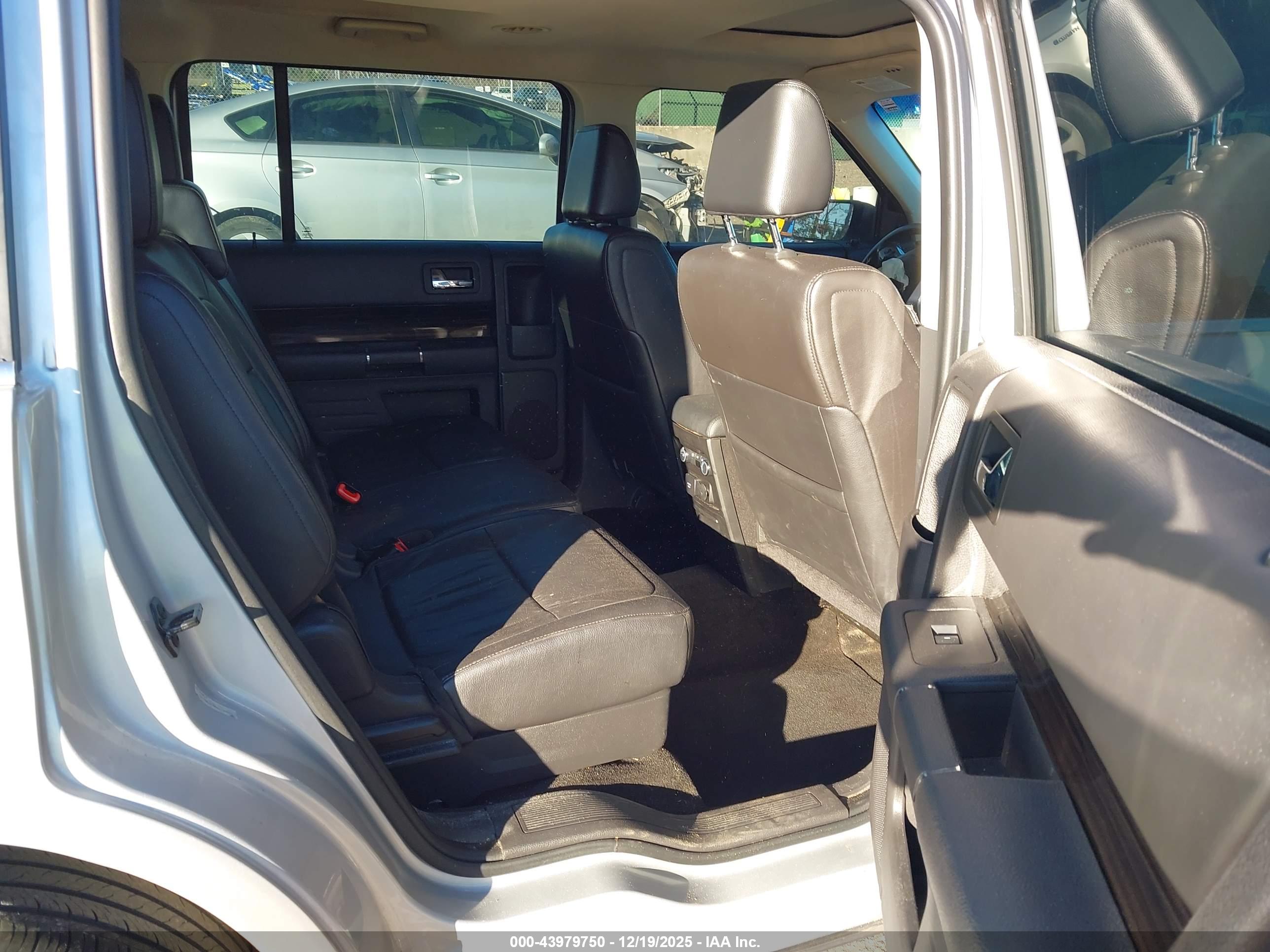 FORD FLEX image 8