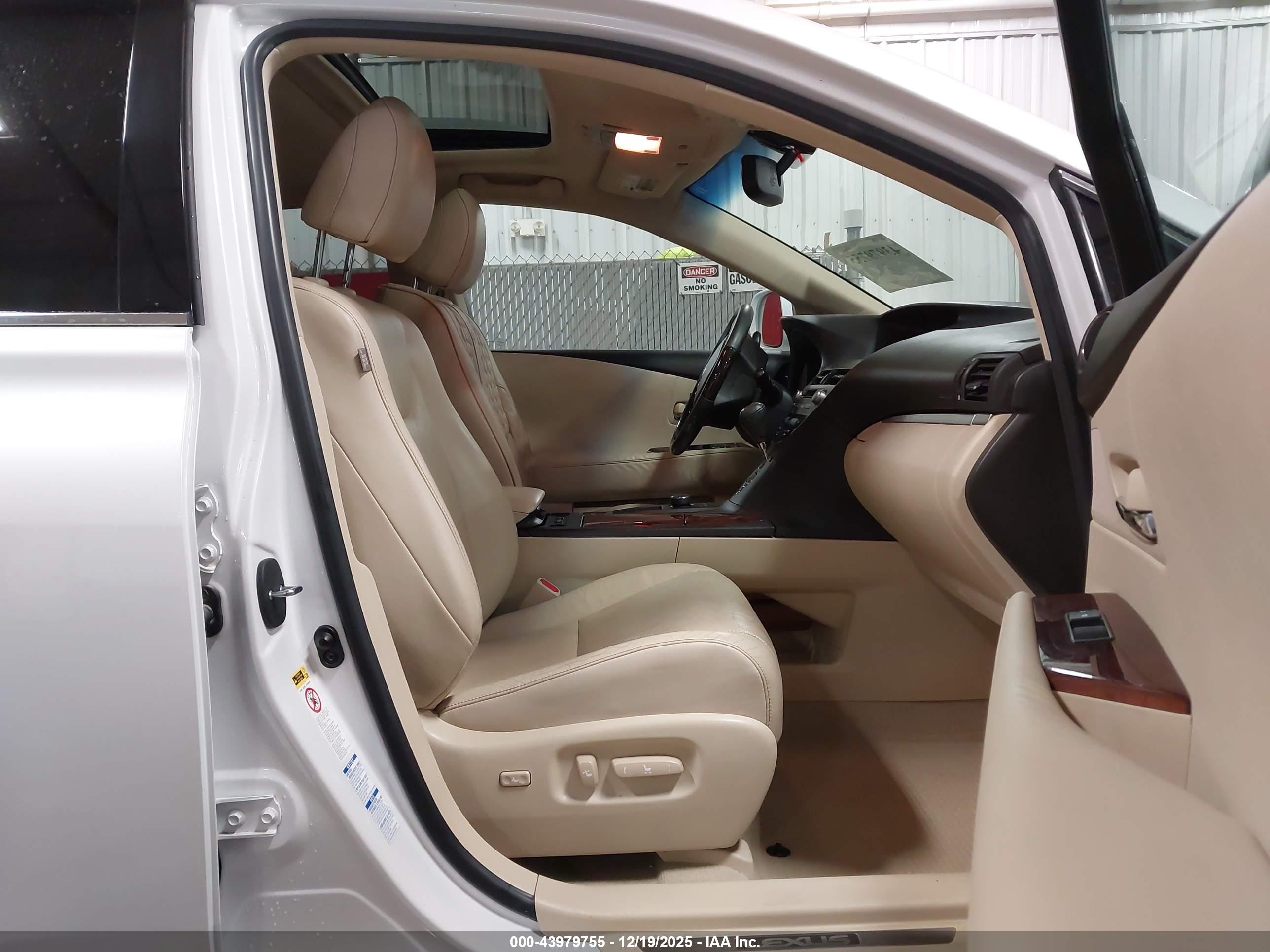 LEXUS RX image 5