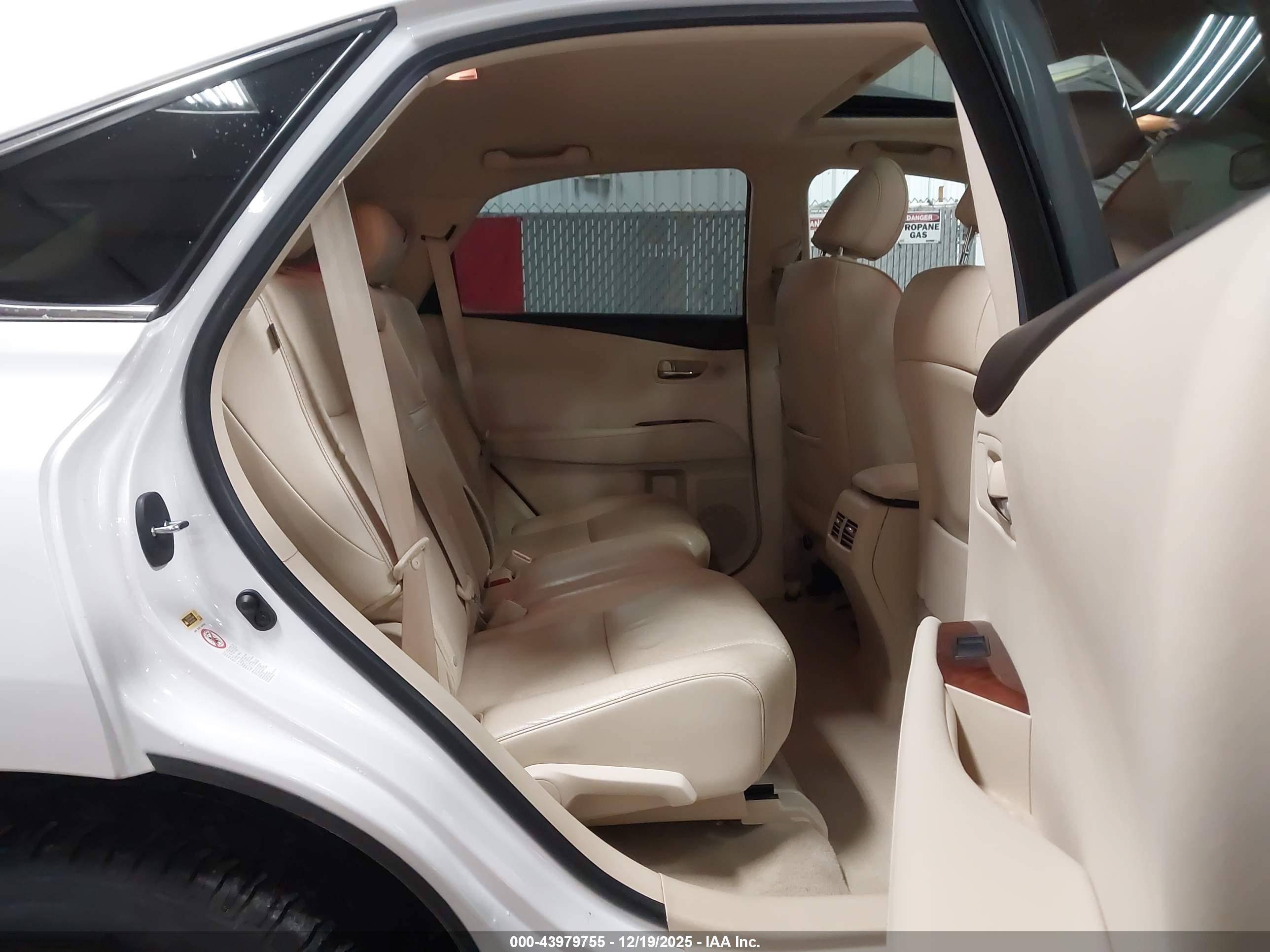 LEXUS RX image 8